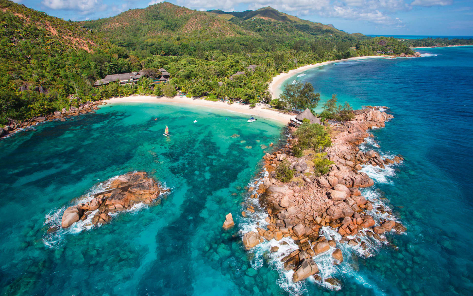 Constance Lémuria in Praslin:  Constance Lémuria - Blick auf Hotelanlage
