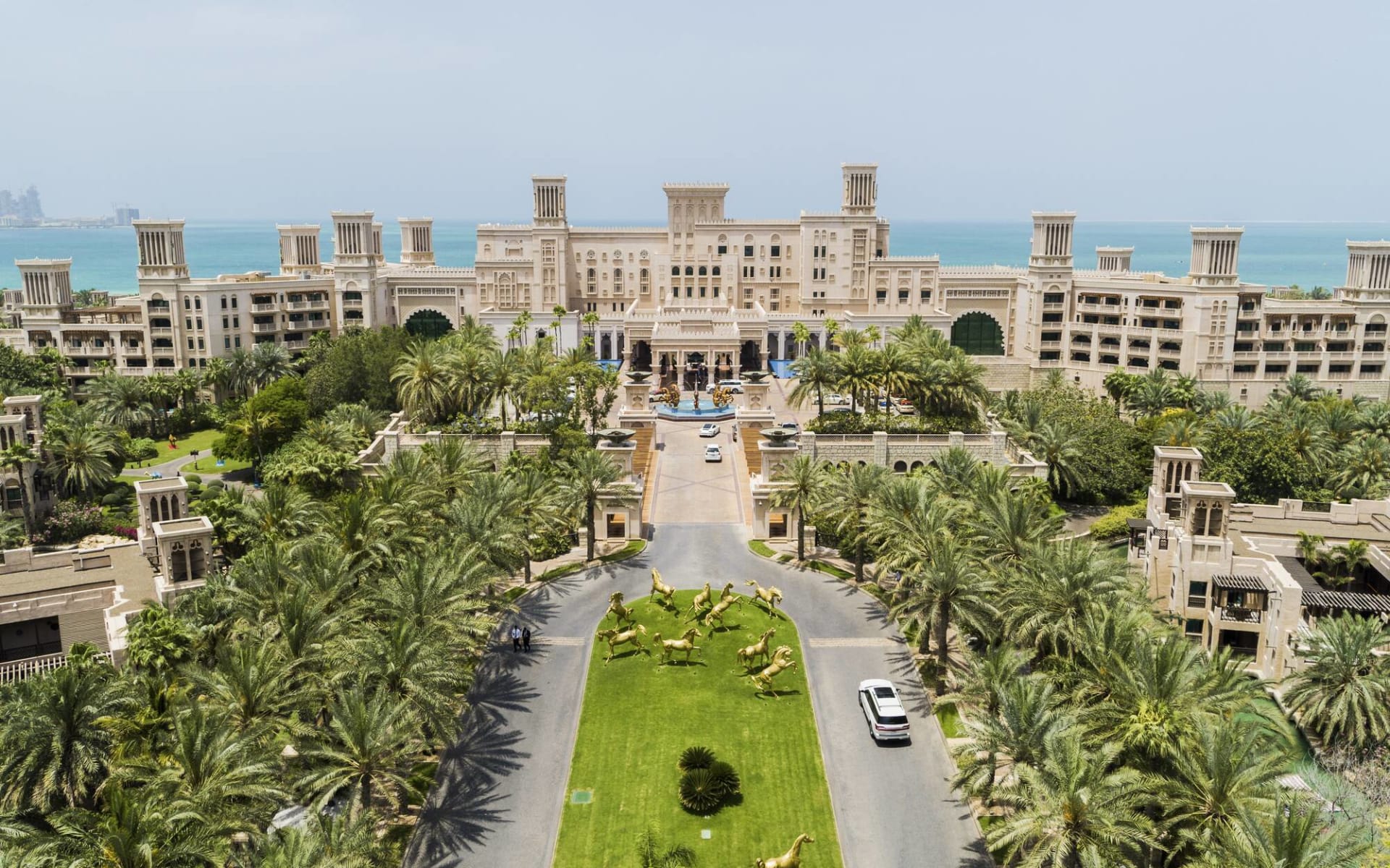 Jumeirah Al Qasr in Dubai: Entrance - Aerial - Drone Jumeirah Al Qasr in Dubai: Entrance - Aerial - Drone