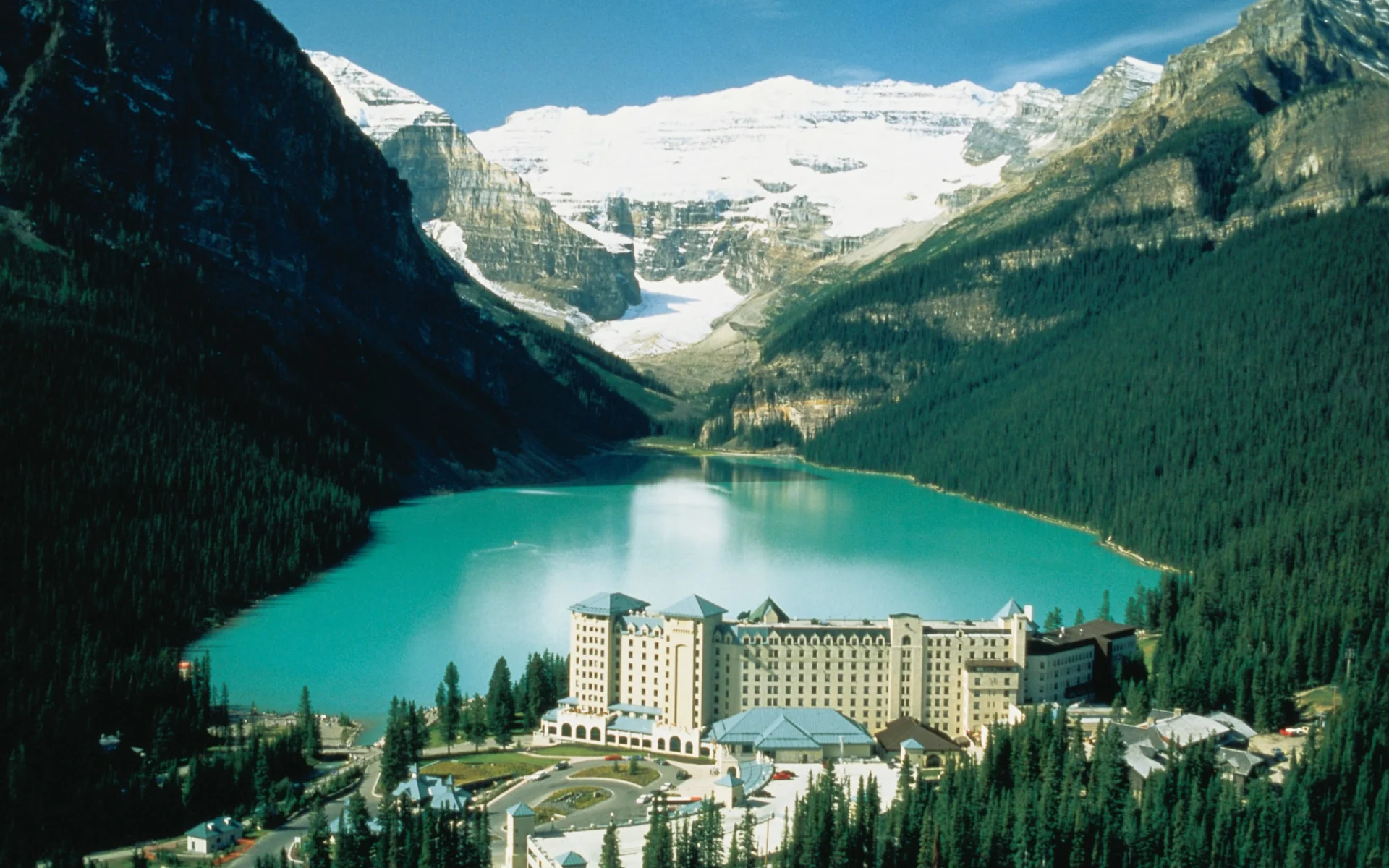 The Fairmont Château Lake Louise: Fairmont Château Lake Louise_Summer The Fairmont Château Lake Louise: Fairmont Château Lake Louise_Summer