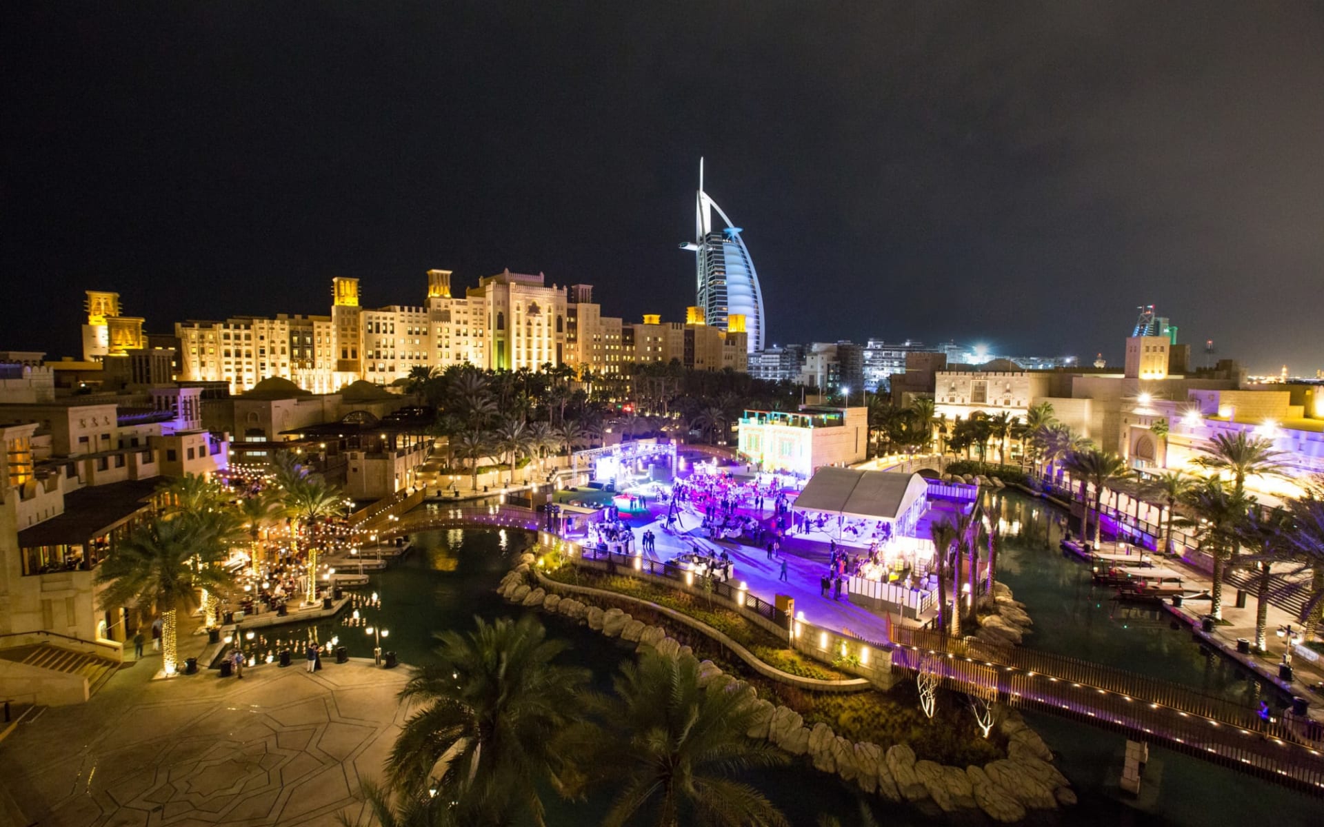 Jumeirah Al Qasr in Dubai: Fort Island - night panorama Jumeirah Al Qasr in Dubai: Fort Island - night panorama