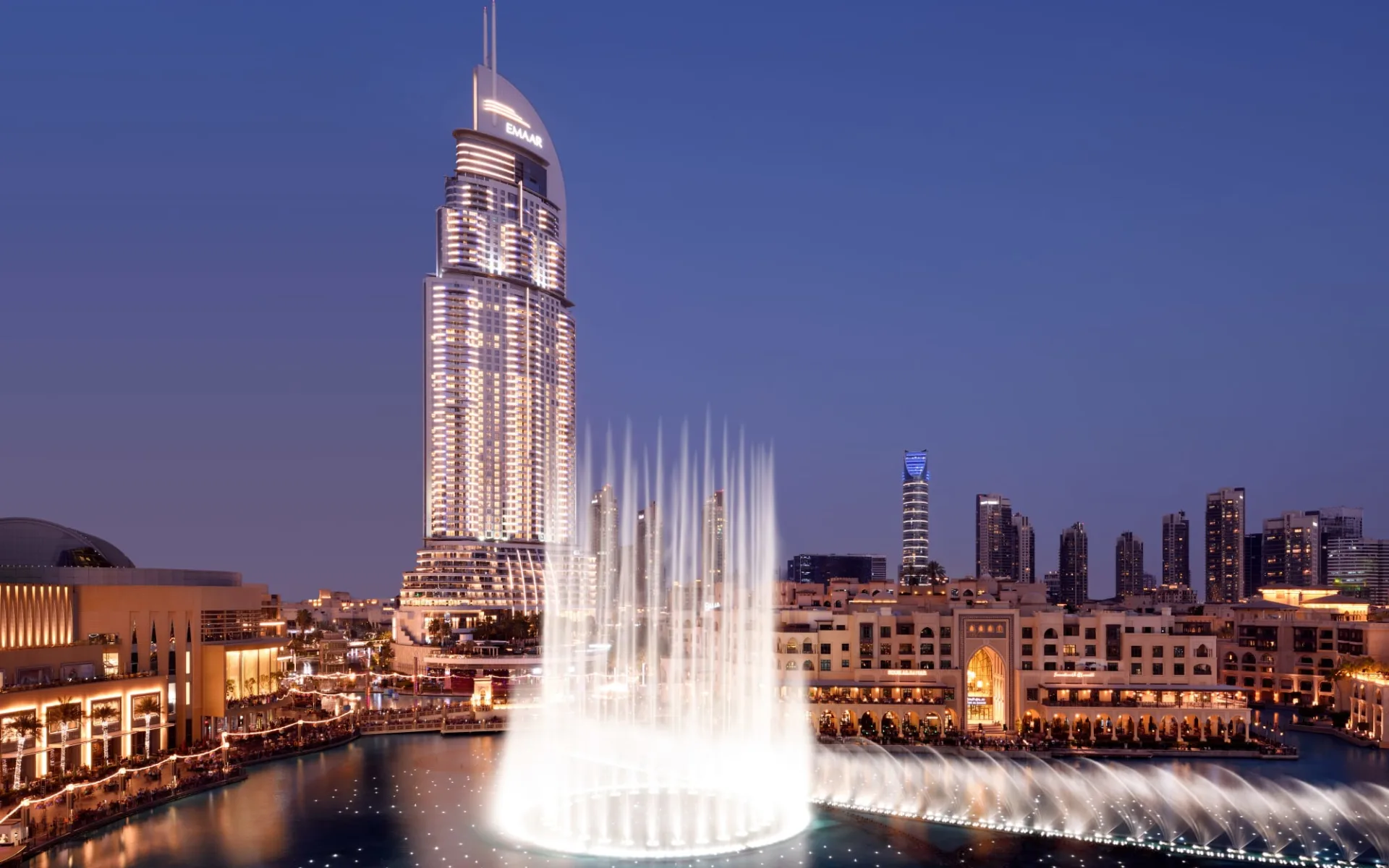 Address Downtown in Dubai: Fountain Address Downtown in Dubai: Fountain