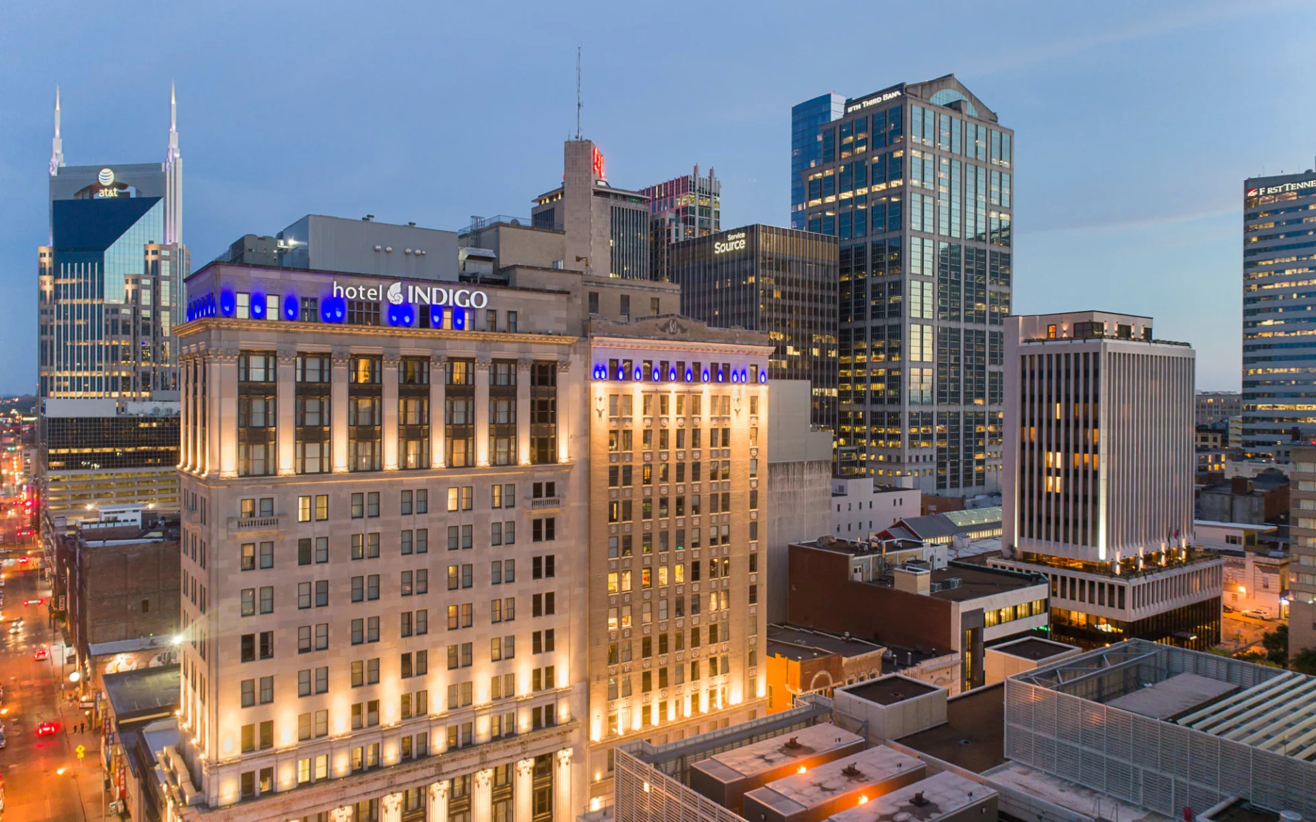 Hotel Indigo Nashville:  Indigo Nashville - Aussenasicht abends
