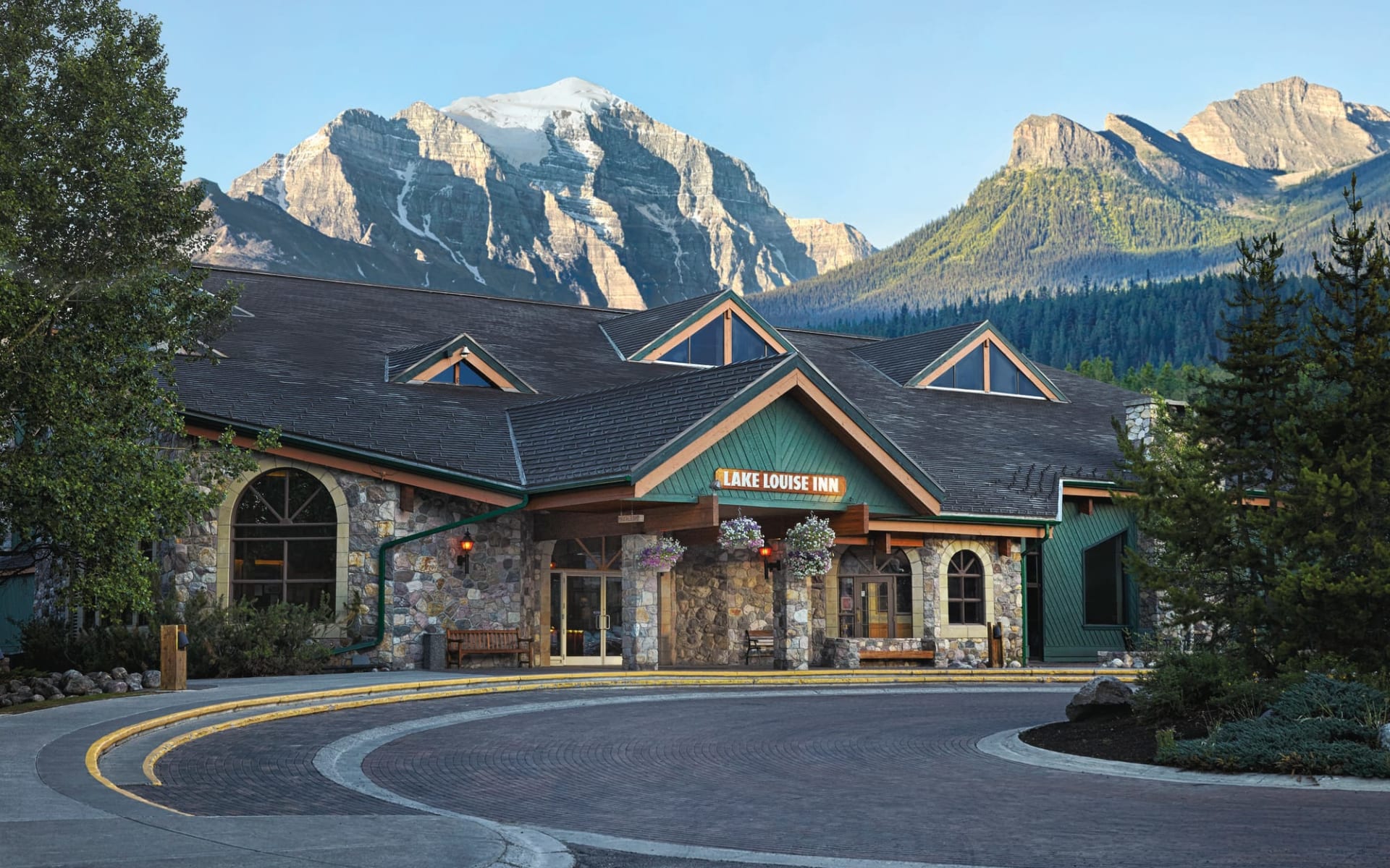 Lake Louise Inn: Lake Louise Inn_EntranceArea Lake Louise Inn: Lake Louise Inn_EntranceArea