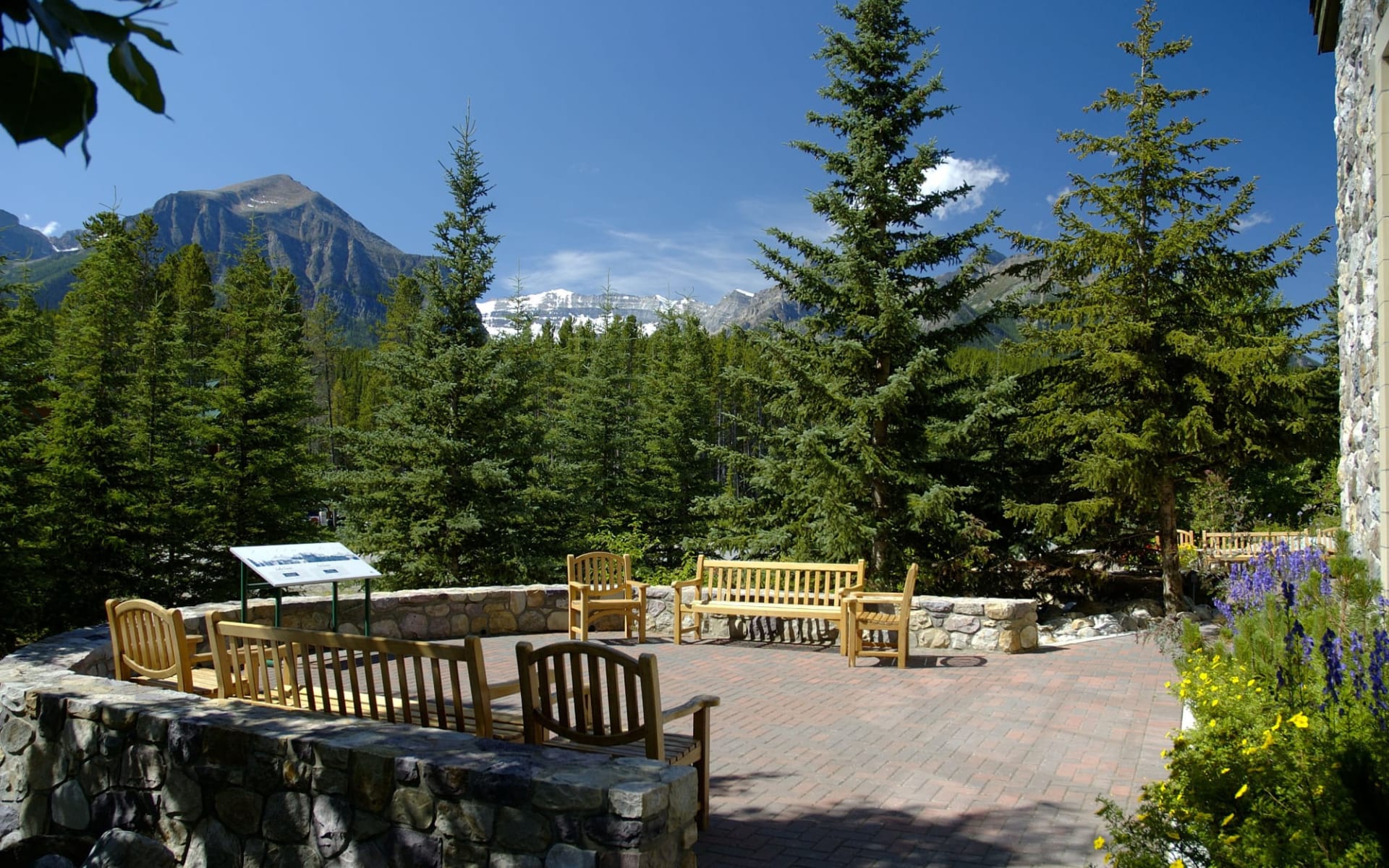 Lake Louise Inn: Lake Louise Inn_View Lake Louise Inn: Lake Louise Inn_View