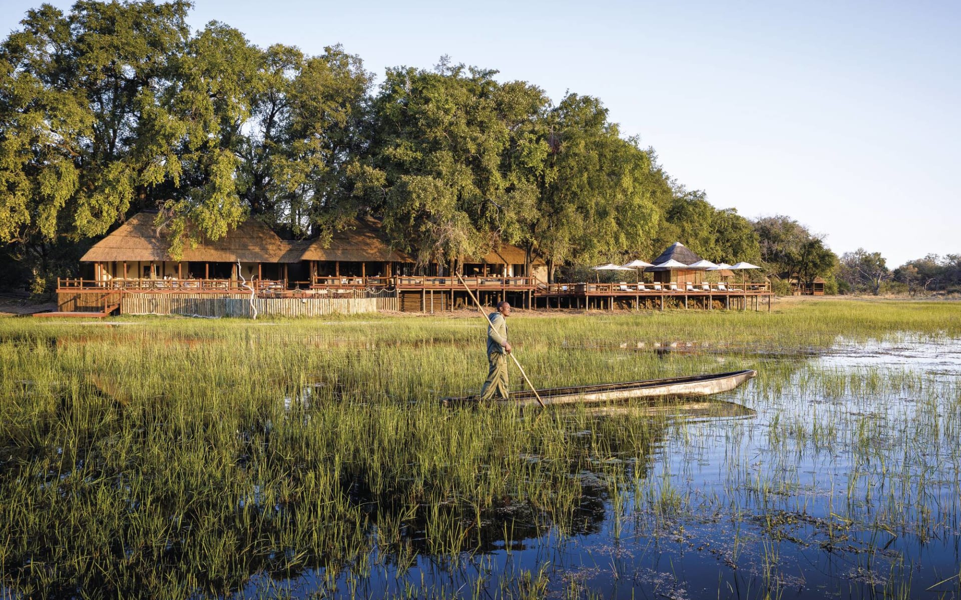 Sanctuary Chief's Camp in Moremi Game Reserve: exterior Sanctuary Chiefs Camp - Sicht auf Lagune c Sanctuary Sanctuary Chief's Camp in Moremi Game Reserve: exterior Sanctuary Chiefs Camp - Sicht auf Lagune c Sanctuary