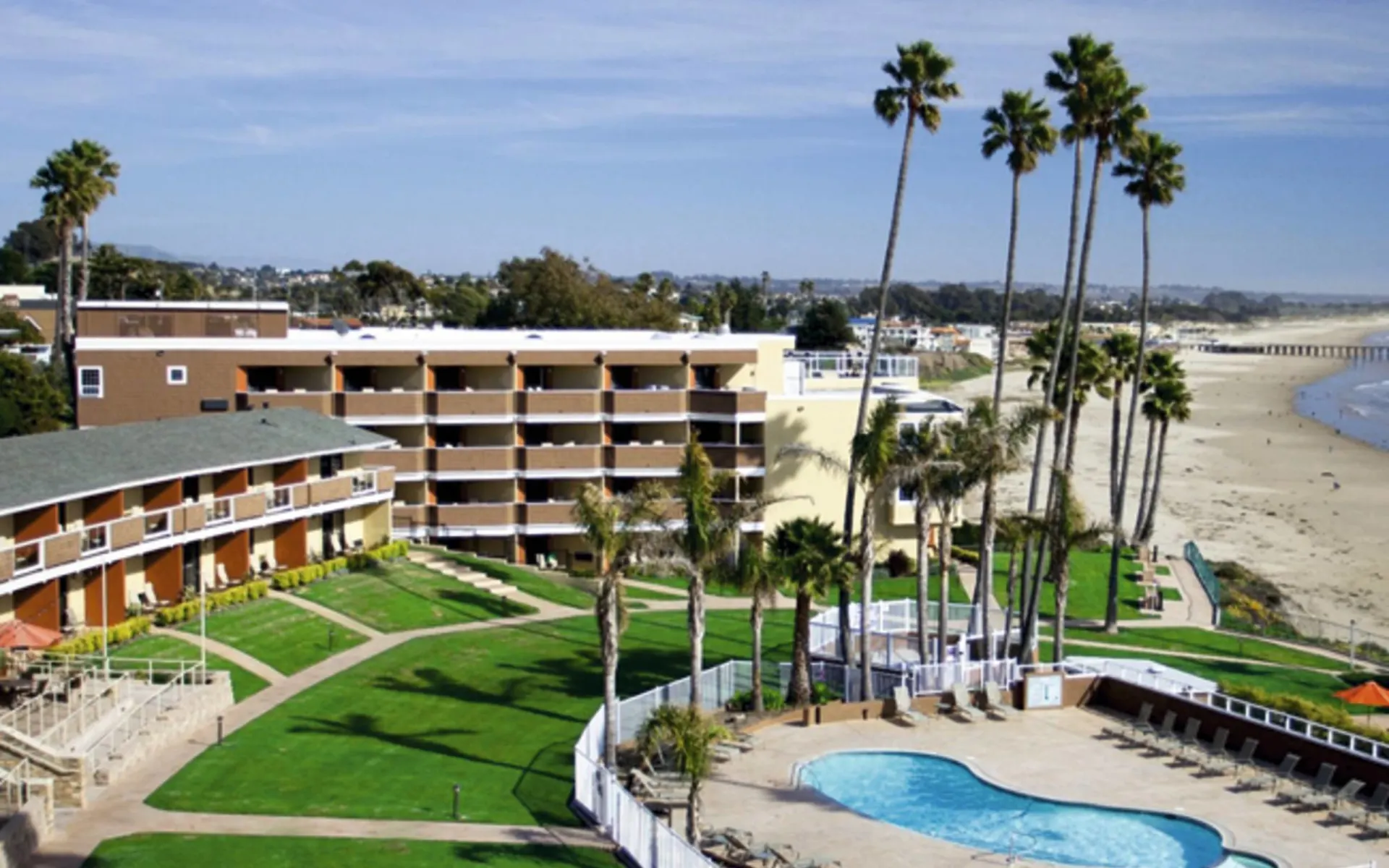 Seacrest Oceanfront Hotel in Pismo Beach: exterior seacrest oceanfront hotel pismo beach poll palmen Seacrest Oceanfront Hotel in Pismo Beach: exterior seacrest oceanfront hotel pismo beach poll palmen