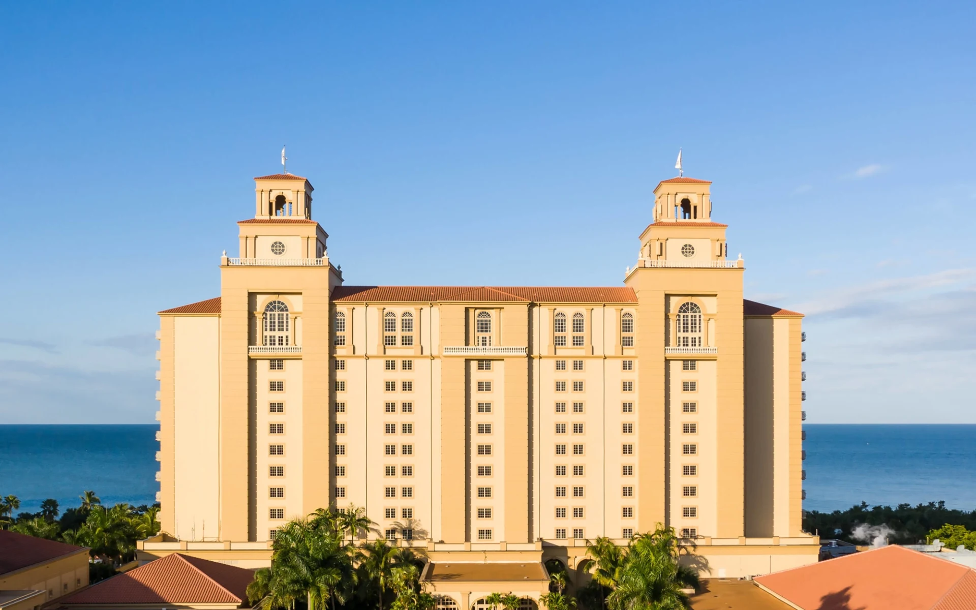 The Ritz Carlton Naples:  The Ritz Carlton Naples_Aussenansicht
