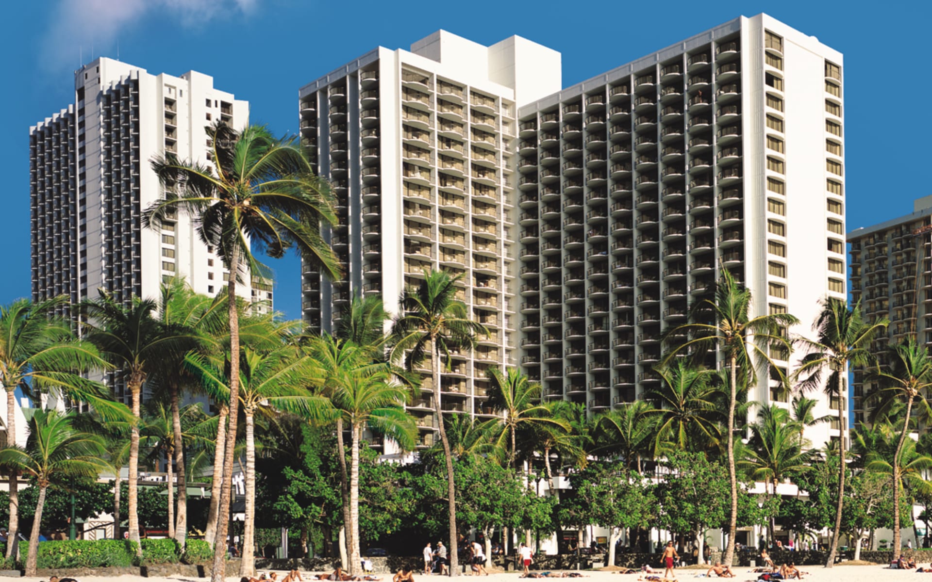 Waikiki Beach Marriott Resort & Spa in Honolulu: exterior waikiki beach marriott resort and spa strand palmen Waikiki Beach Marriott Resort & Spa in Honolulu: exterior waikiki beach marriott resort and spa strand palmen