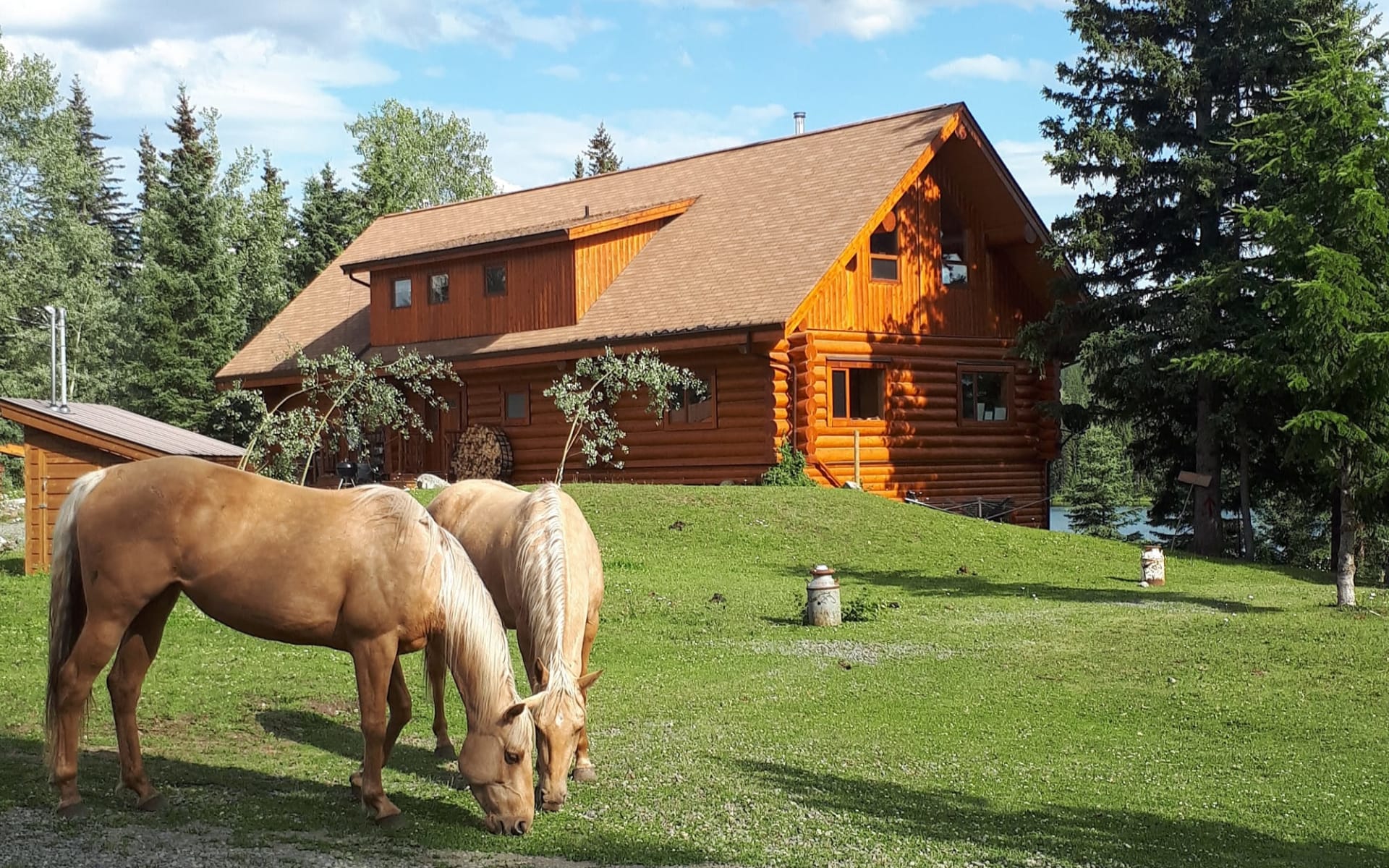 Wettstone Guest Ranch in Bridge Lake: Exterior_Wettstone Guest Ranch_Aussenansicht_CSM Wettstone Guest Ranch in Bridge Lake: Exterior_Wettstone Guest Ranch_Aussenansicht_CSM