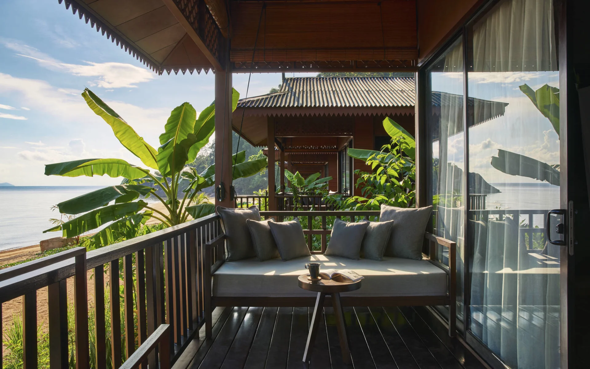 The Boathouse Pulau Tioman: Beachfront Bungalow | Terrace The Boathouse Pulau Tioman: Beachfront Bungalow | Terrace