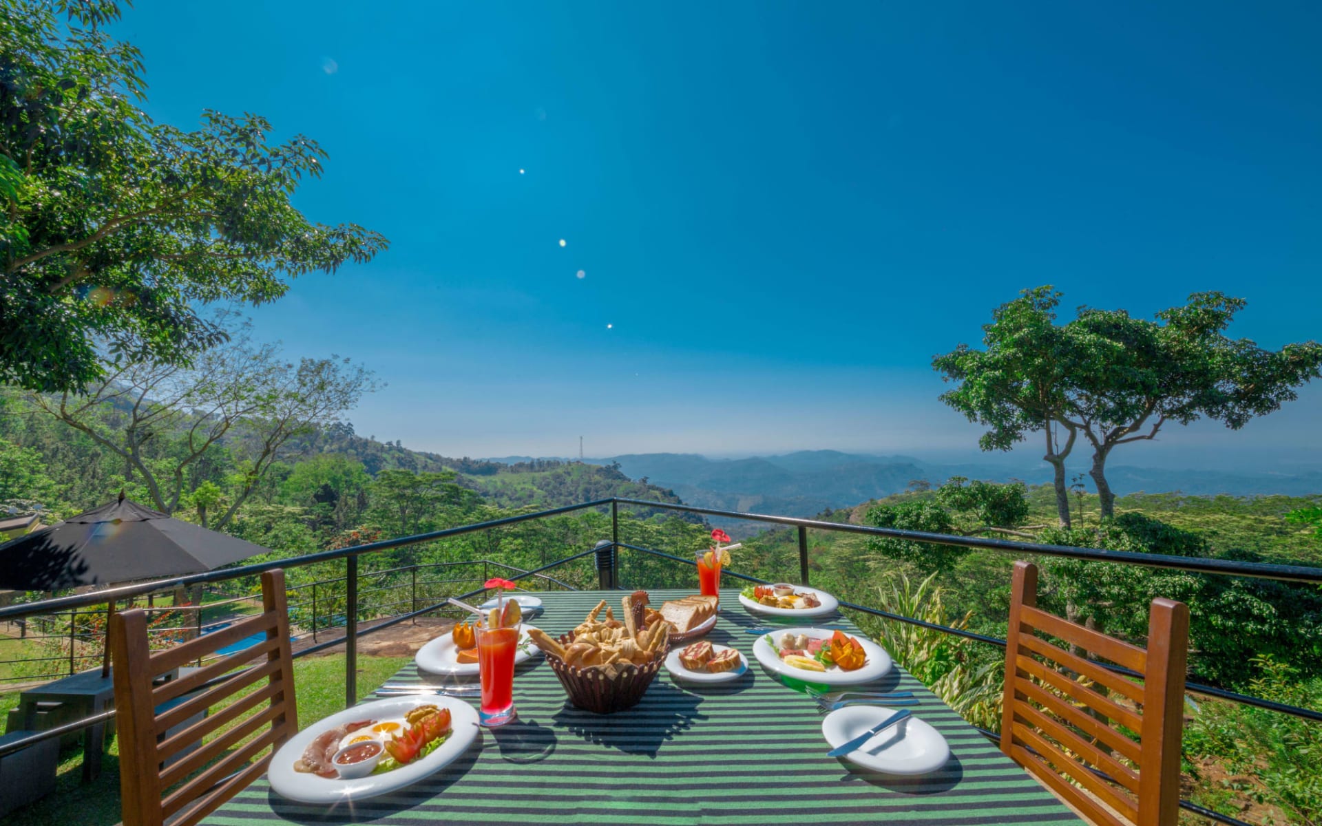 Melheim Resort in Ella/Haputale/Koslanda: Breakfast with a View Melheim Resort in Ella/Haputale/Koslanda: Breakfast with a View