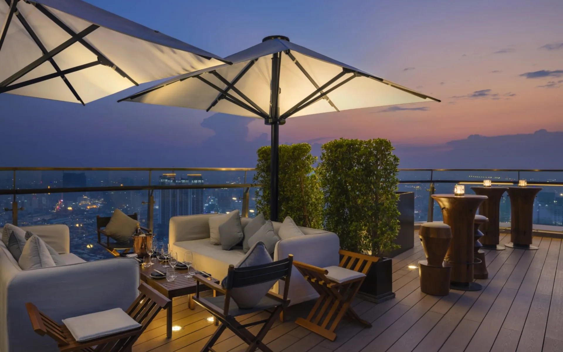 Rosewood Phnom Penh: Sora Skybar Rosewood Phnom Penh: Sora Skybar