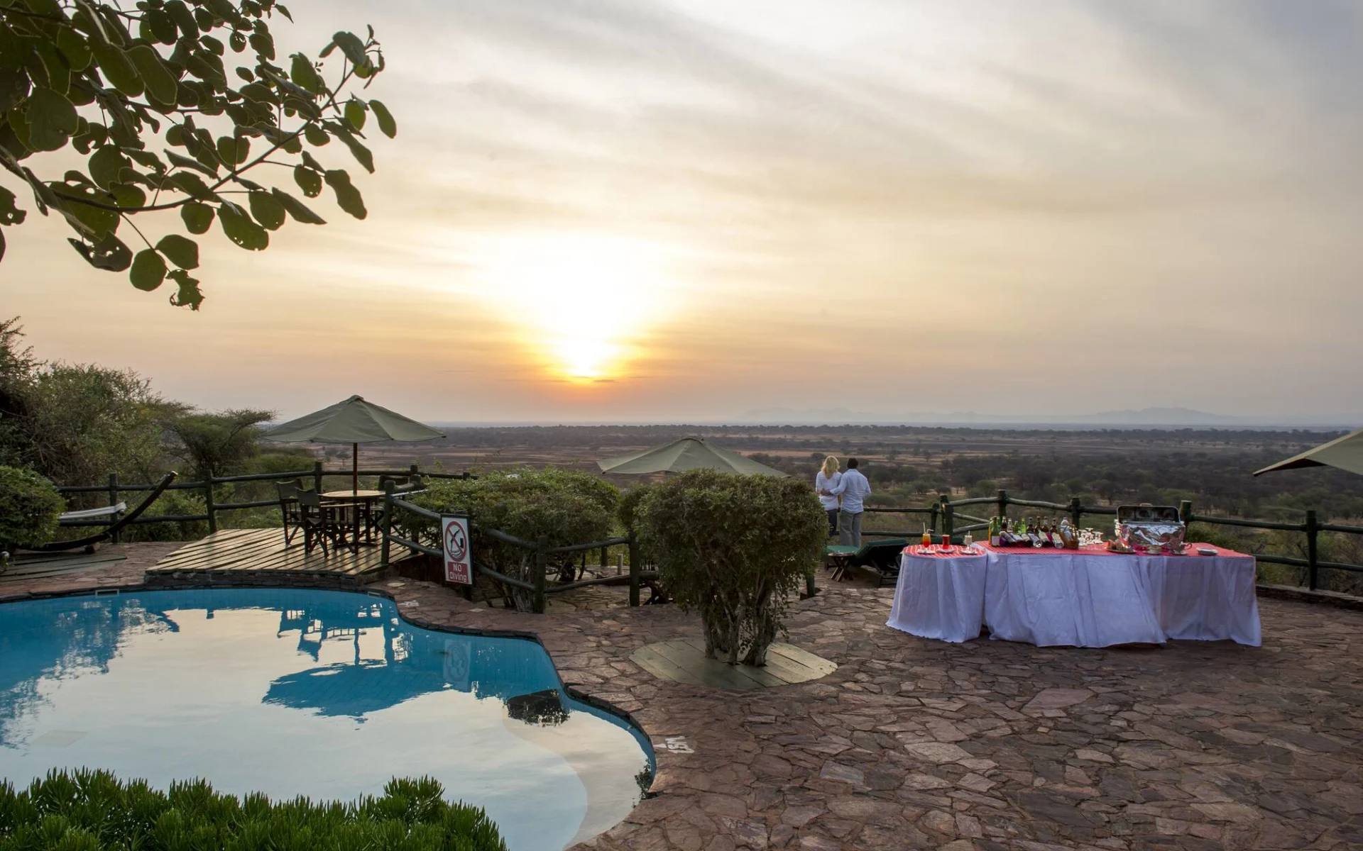 Kirawira Serena Camp in Serengeti: Sundowner Kirawira Serena Camp in Serengeti: Sundowner