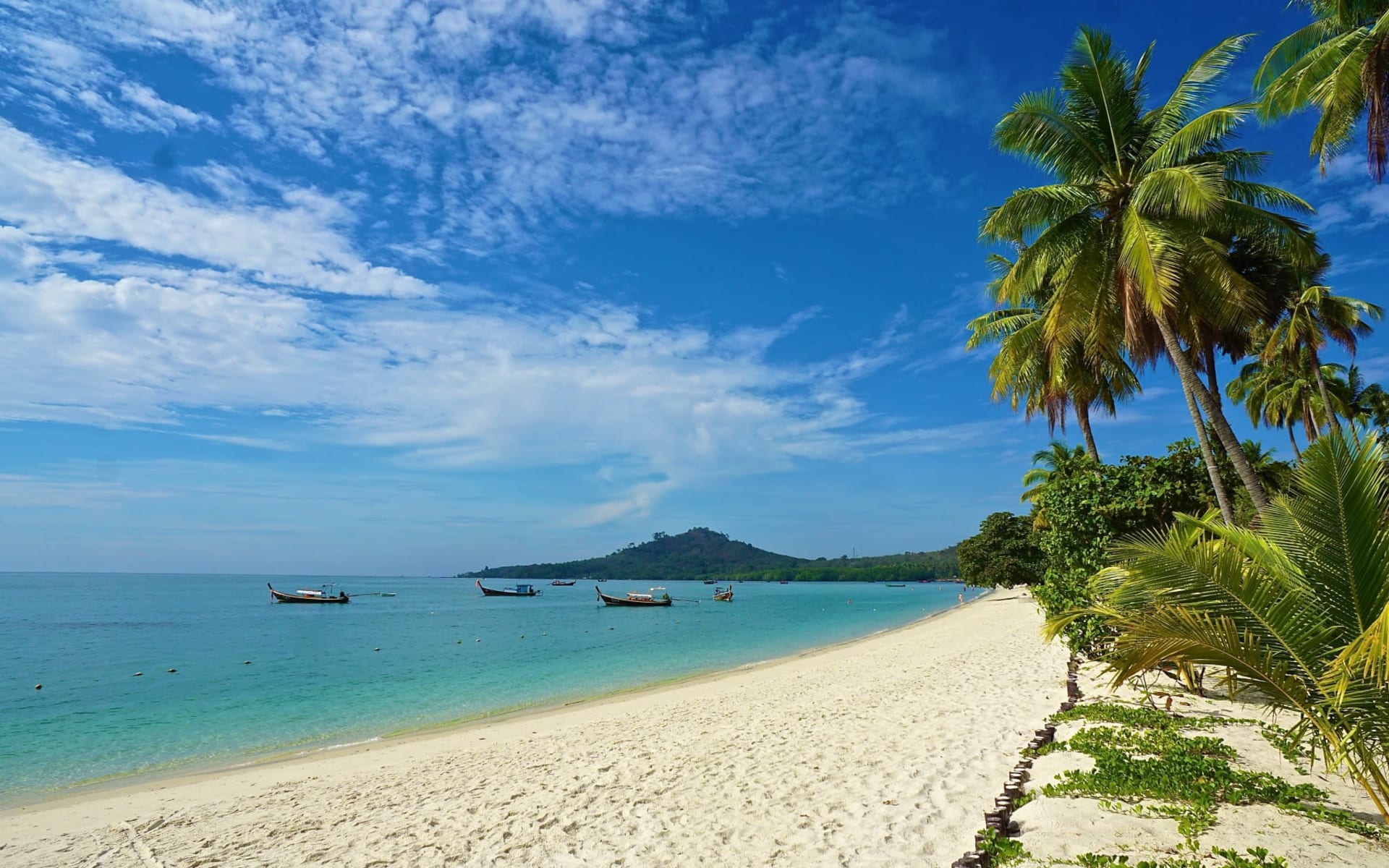 Sivalai Beach Resort in Ko Mook:  Beach Area