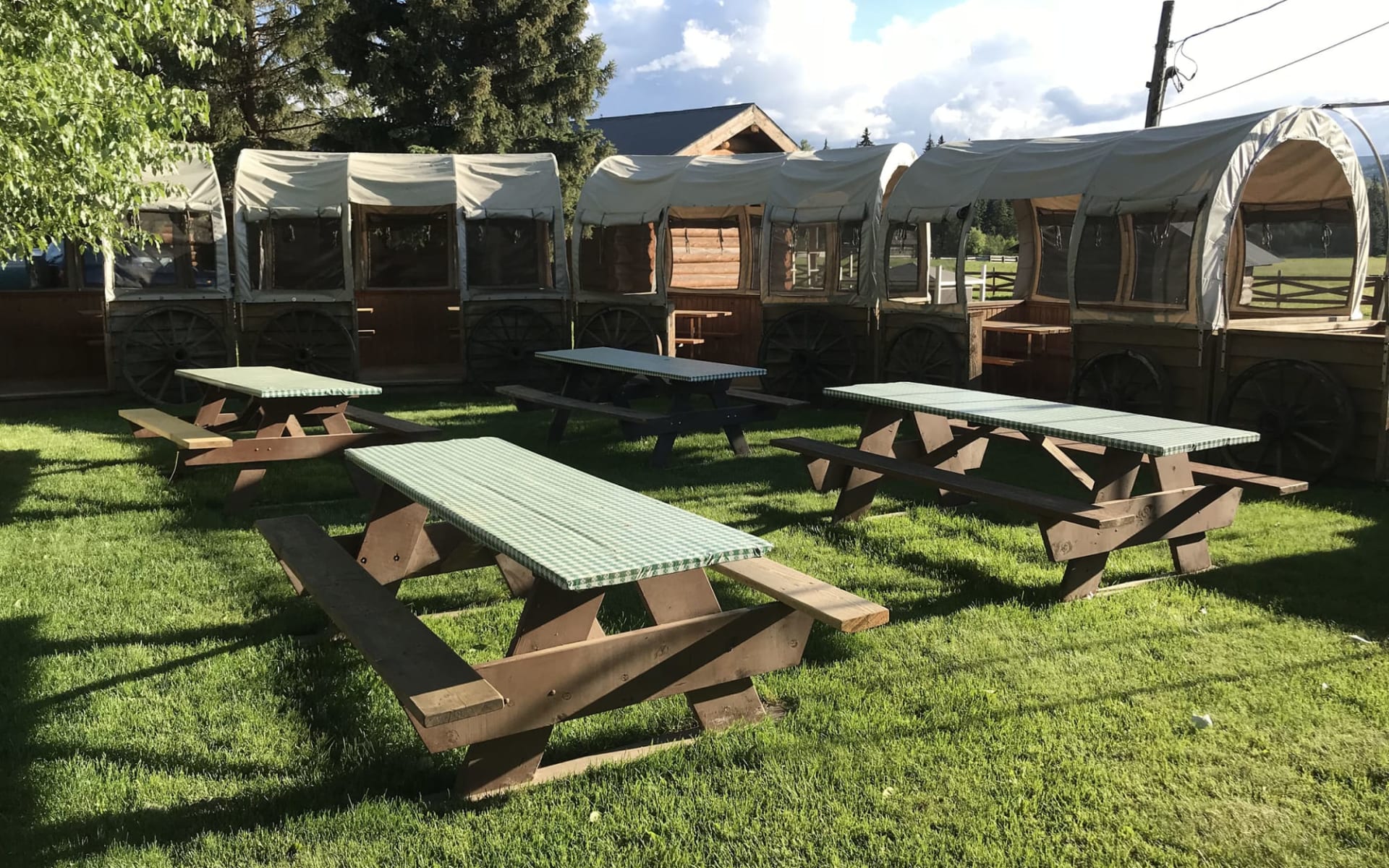 Wells Gray Guest Ranch in Clearwater: Facilities_Wells Gray Guest Ranch_Picnic Area_Jonview Wells Gray Guest Ranch in Clearwater: Facilities_Wells Gray Guest Ranch_Picnic Area_Jonview