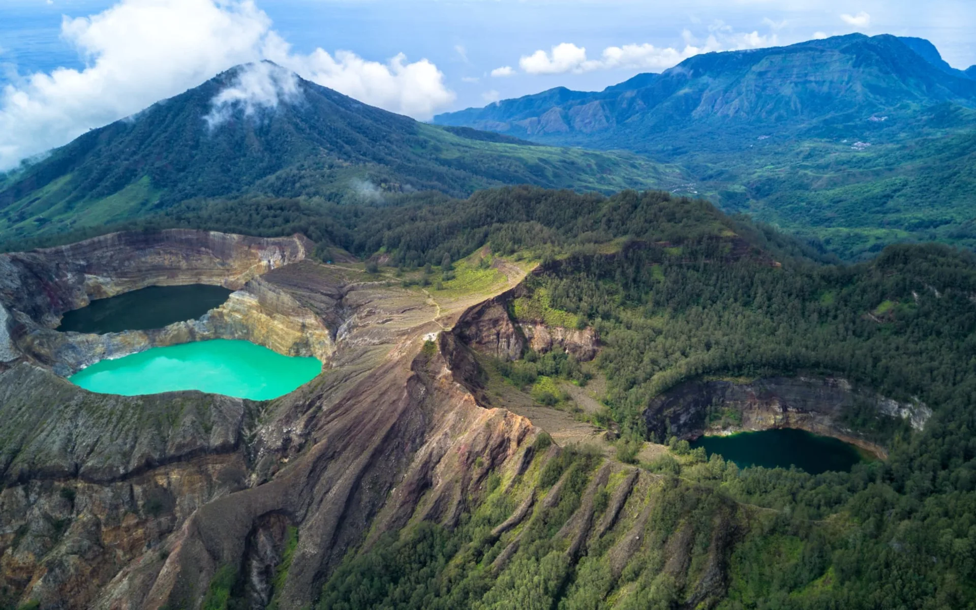 Flores - Traditionen, Riten und Vulkane ab Ende: Flores Mount Kelimutu Flores - Traditionen, Riten und Vulkane ab Ende: Flores Mount Kelimutu