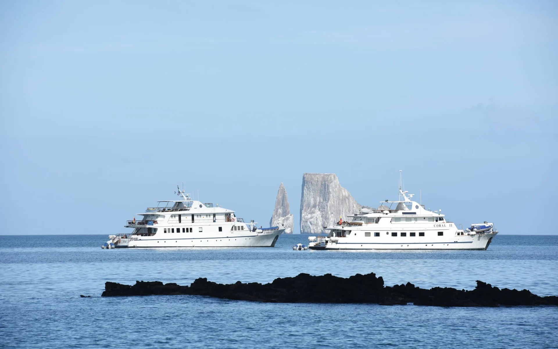 Yacht M/Y Coral I und II ab Kreuzfahrten: FZ Coral Yachts Aussenansicht c Go Galapagos