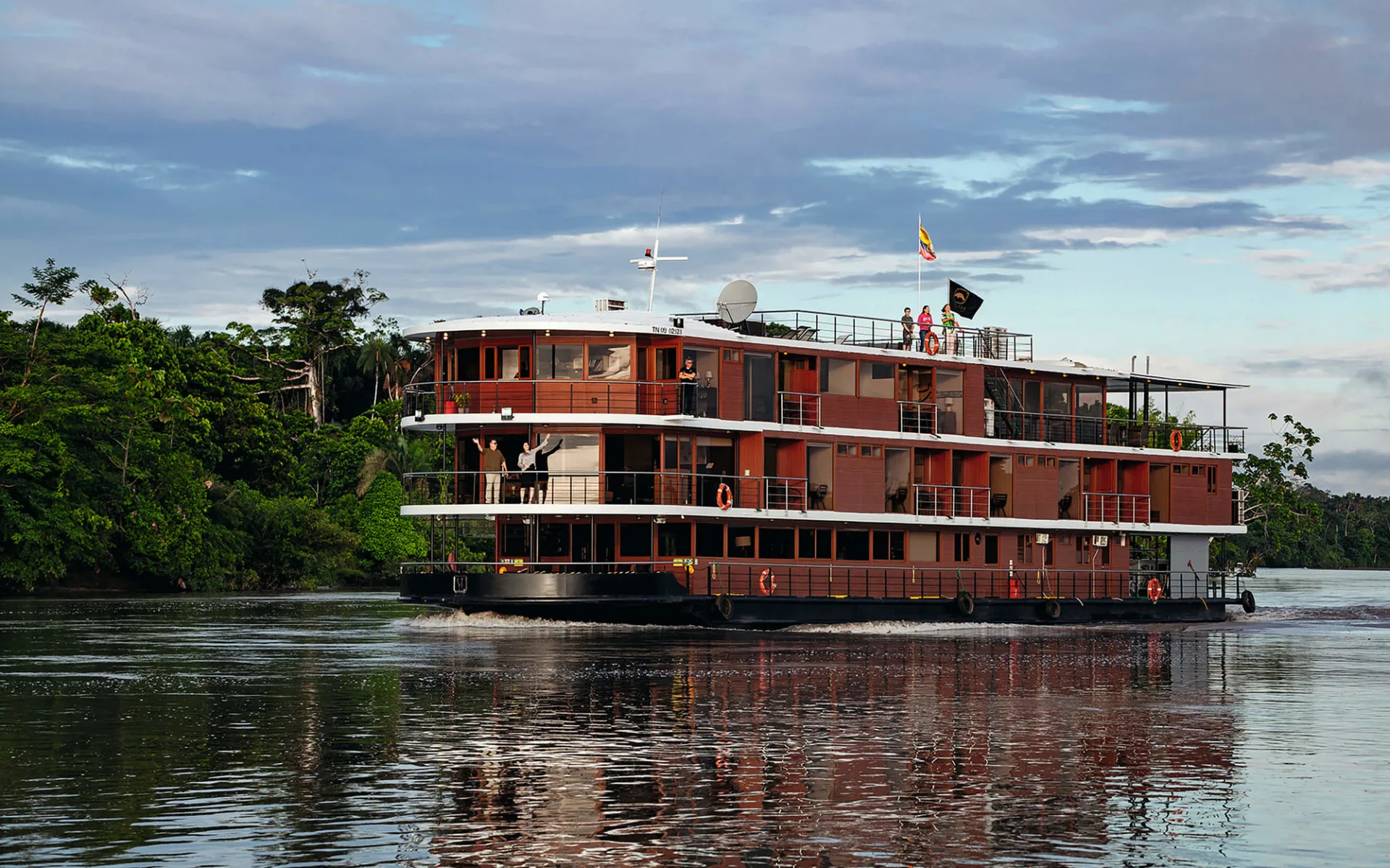 Manatee Amazon Explorer ab Quito: fz MV Manatee Amazon Explorer - Aussenansicht Schiff cManatee Manatee Amazon Explorer ab Quito: fz MV Manatee Amazon Explorer - Aussenansicht Schiff cManatee