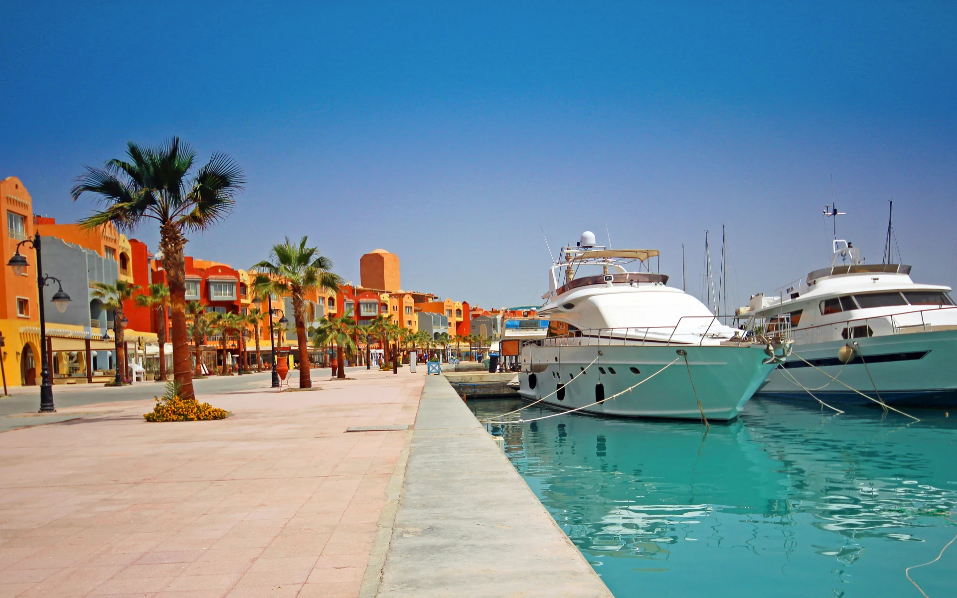 Badeferien im Pickalbatros Dana Beach Resort ab Hurghada: Hurghada Marina Badeferien im Pickalbatros Dana Beach Resort ab Hurghada: Hurghada Marina