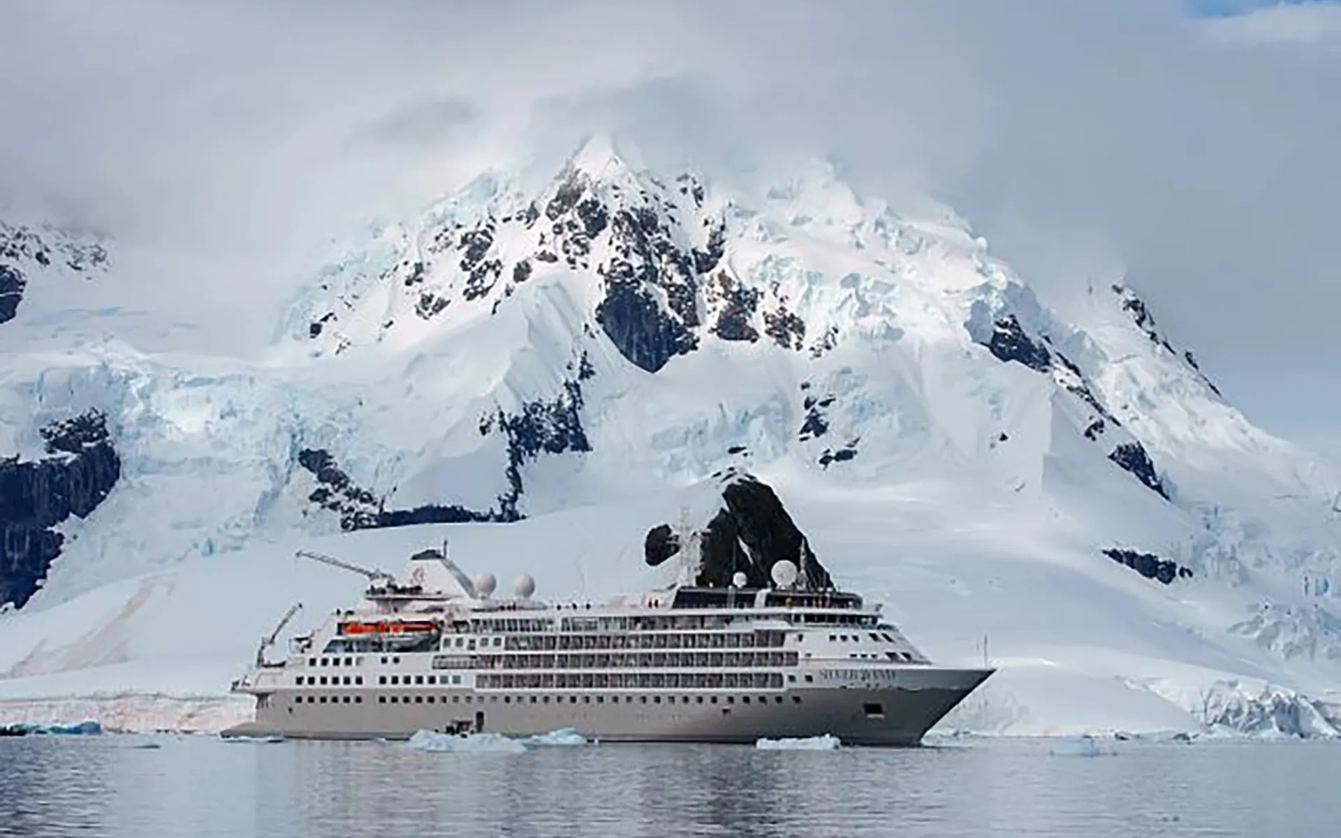 Wunder der Diskobucht – die Geburtsstätte majestätischer Eisberge ab Nuuk: IMAGERY#WI230117012_010 Wunder der Diskobucht – die Geburtsstätte majestätischer Eisberge ab Nuuk: IMAGERY#WI230117012_010