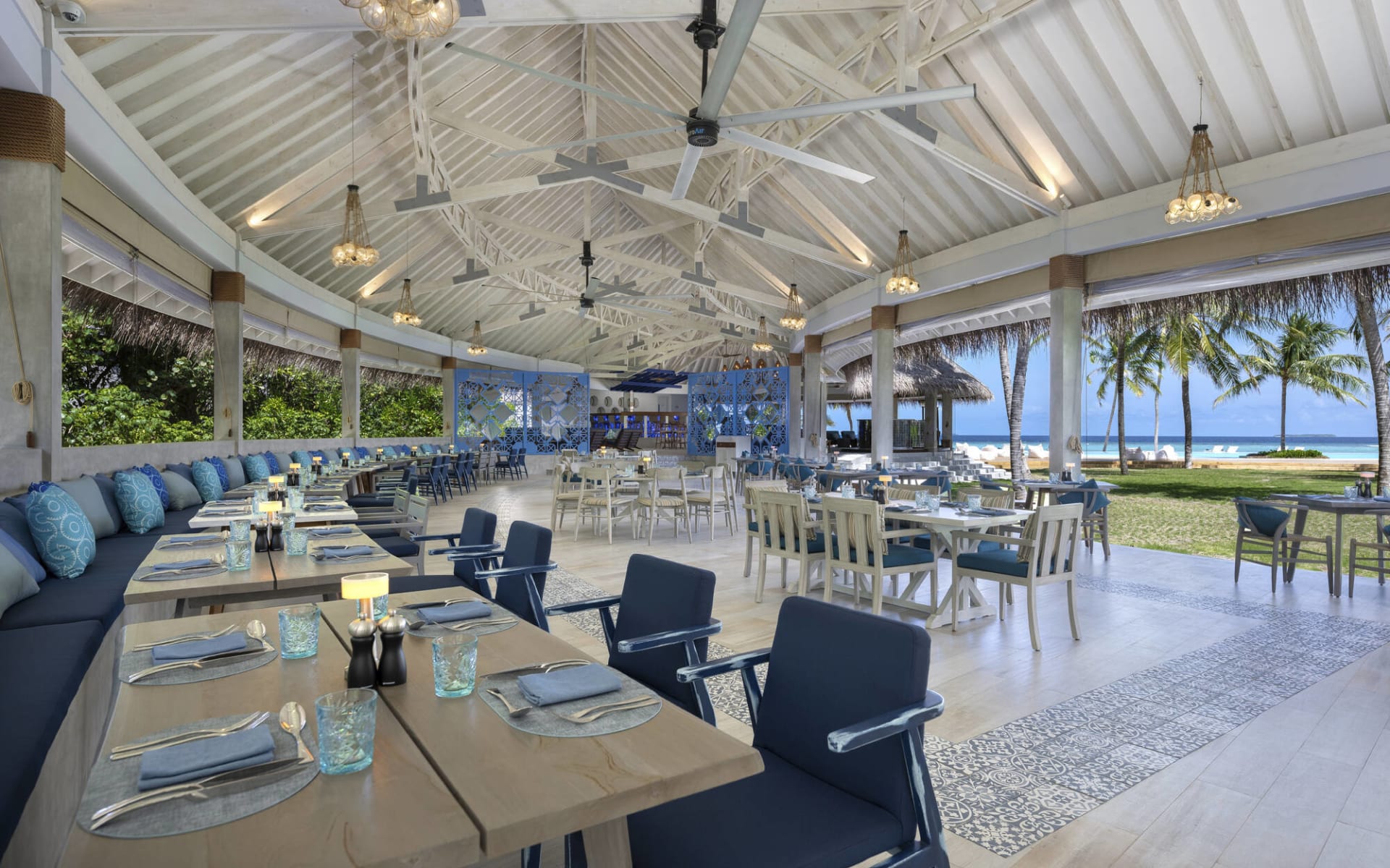 Ifuru Island Maldives in Raa-Atoll: Indischer Ozean-Malediven-Hotels-Ifuru Island Maldives-f&b_ Social House Restaurant-108036 Ifuru Island Maldives in Raa-Atoll: Indischer Ozean-Malediven-Hotels-Ifuru Island Maldives-f&b_ Social House Restaurant-108036