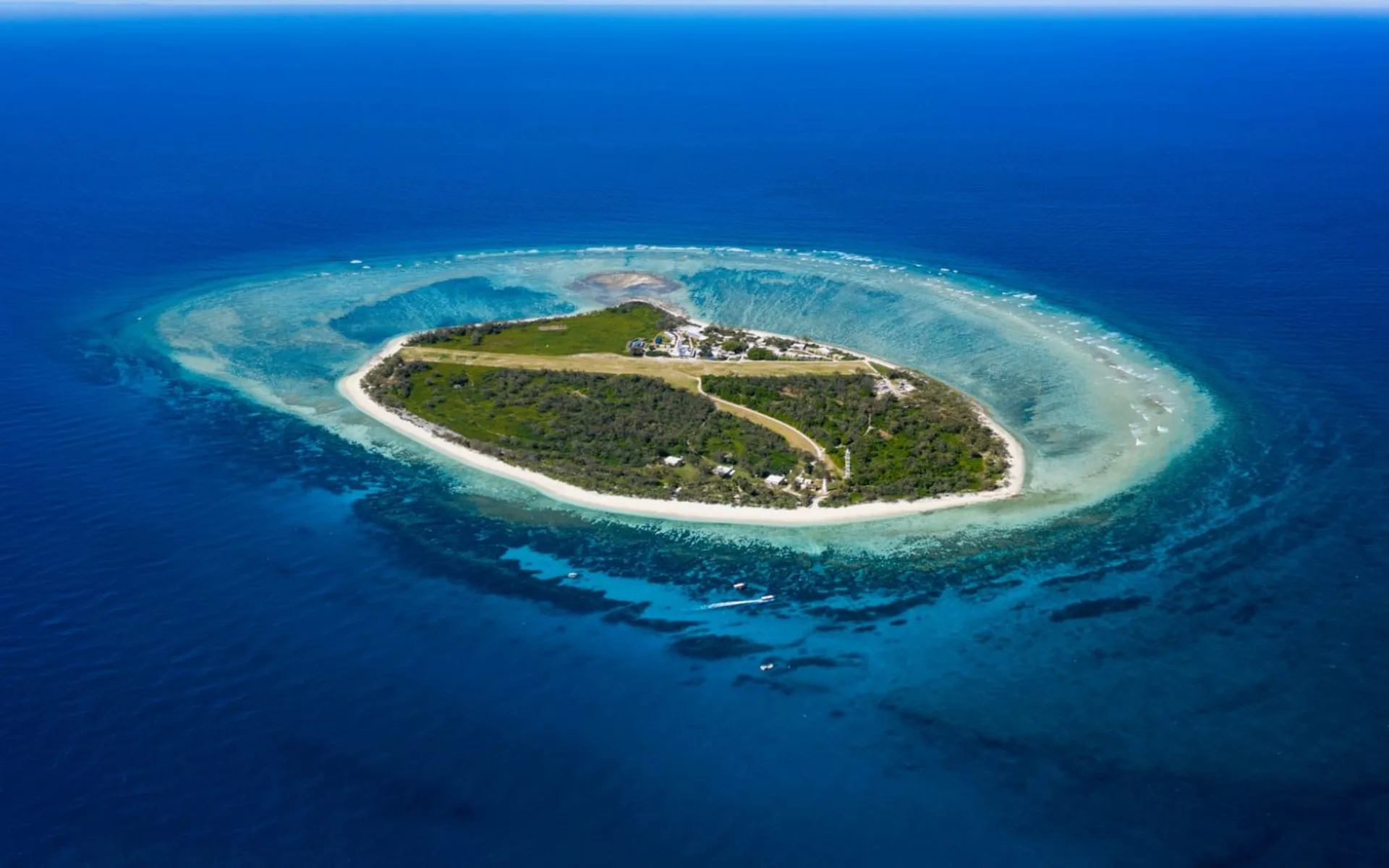 Lady Elliot Island Eco Resort: Island Aerial View-6Sxet2og Lady Elliot Island Eco Resort: Island Aerial View-6Sxet2og