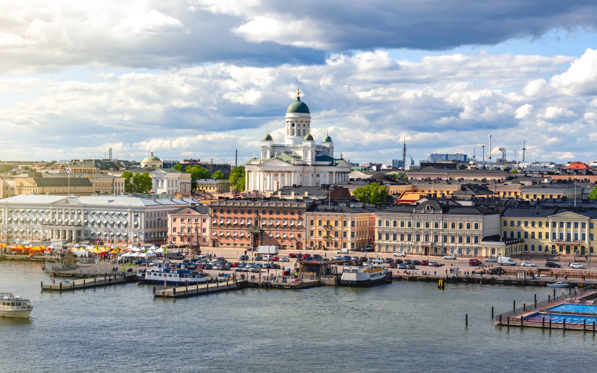 Der Klassiker "Ins Reich der Mitternachtssonne" ab Helsinki: Kathedrale in Helsinki Der Klassiker "Ins Reich der Mitternachtssonne" ab Helsinki: Kathedrale in Helsinki