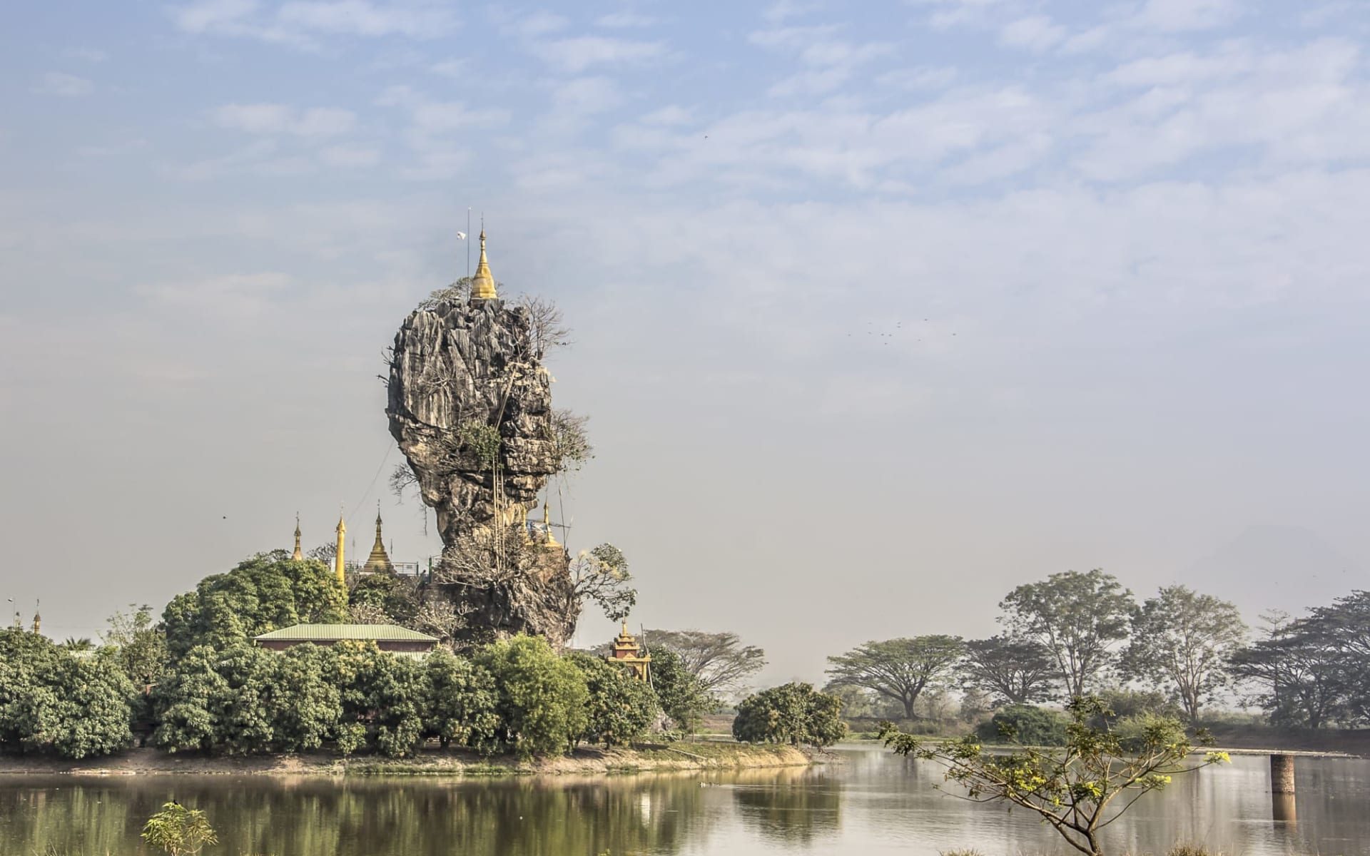 Faszinierendes Süd-Myanmar ab Yangon: Kyauk Kalat Pagoda in the surrounding area of Mawlamyine