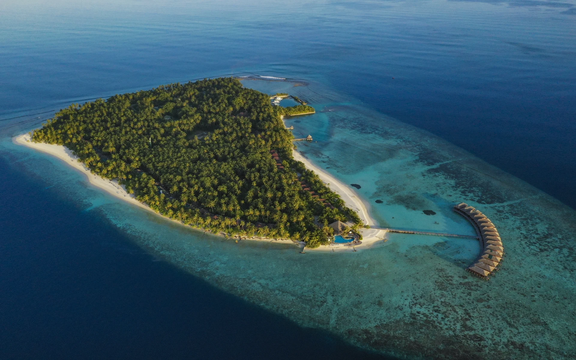 Filitheyo Island Resort in Faafu-Atoll: exterior: Filitheyo Island Resort in Faafu-Atoll: exterior: