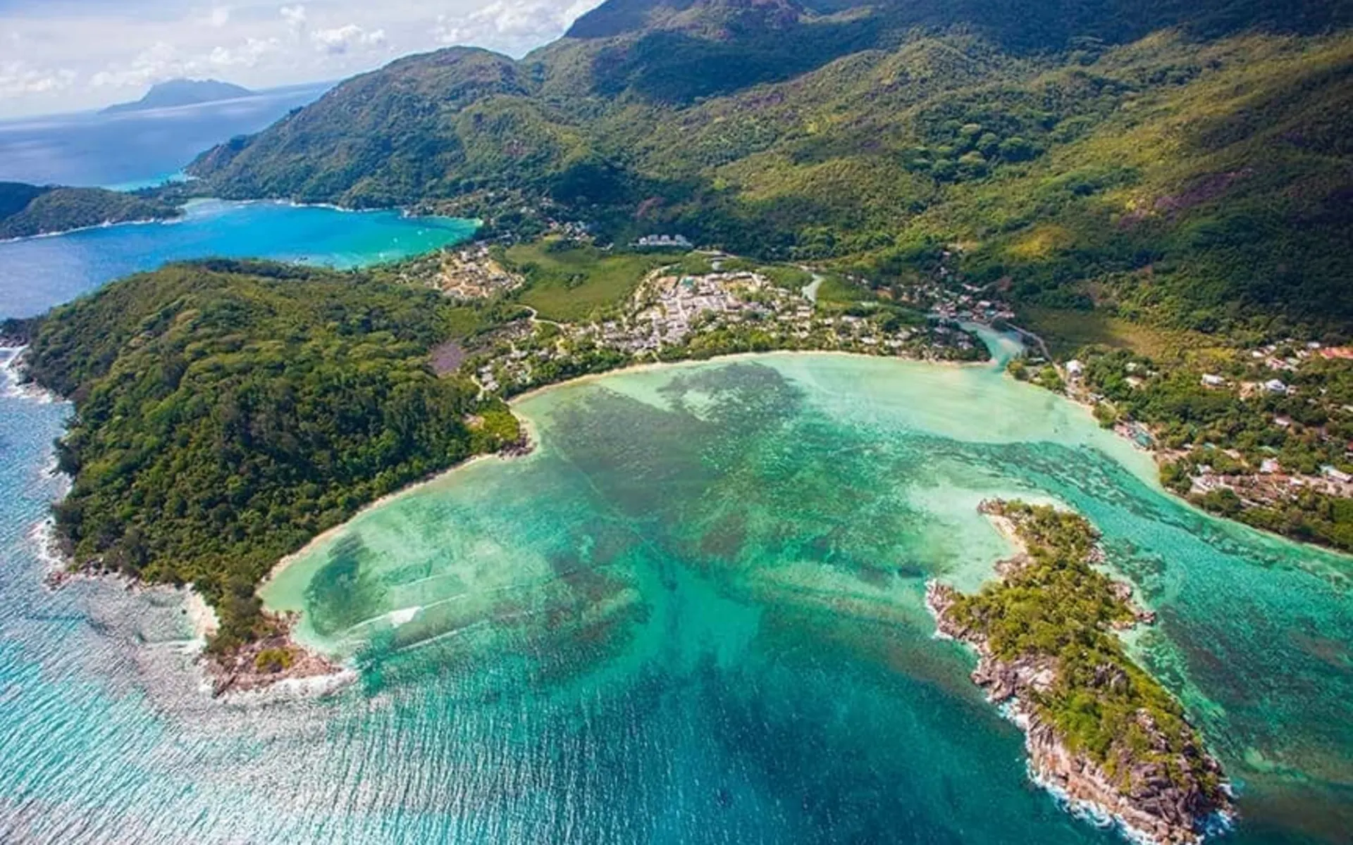 Constance Ephelia Seychelles in Mahé: exterior: 