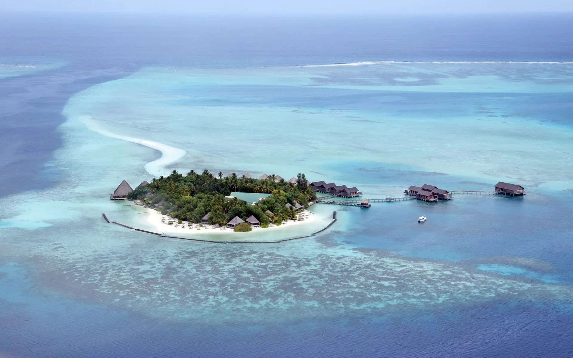 Gangehi Island Resort in Ari-Atoll: location: Gangehi Island Resort in Ari-Atoll: location: