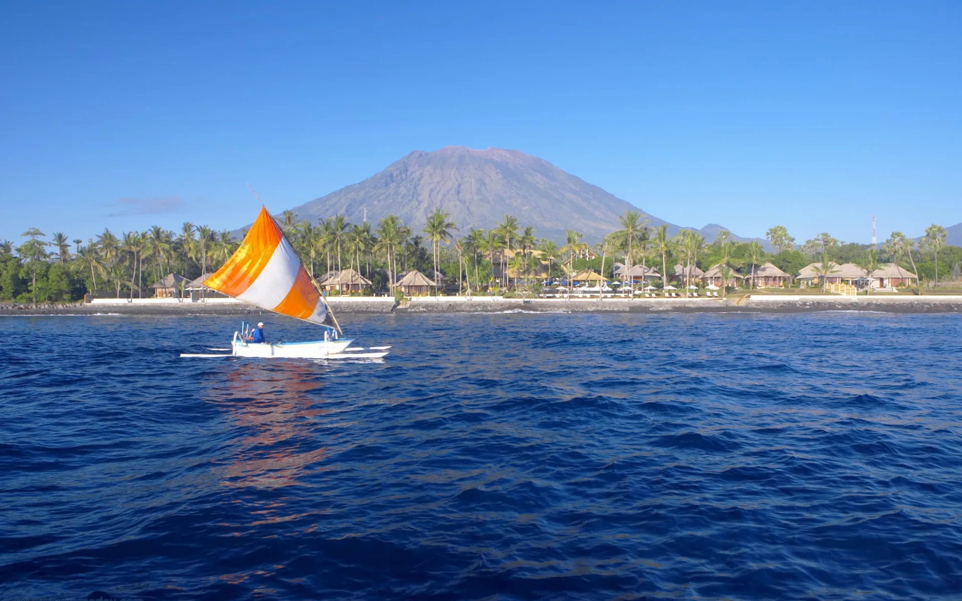Siddhartha Oceanfront Resort & Spa in Ostbali:  View from the sea