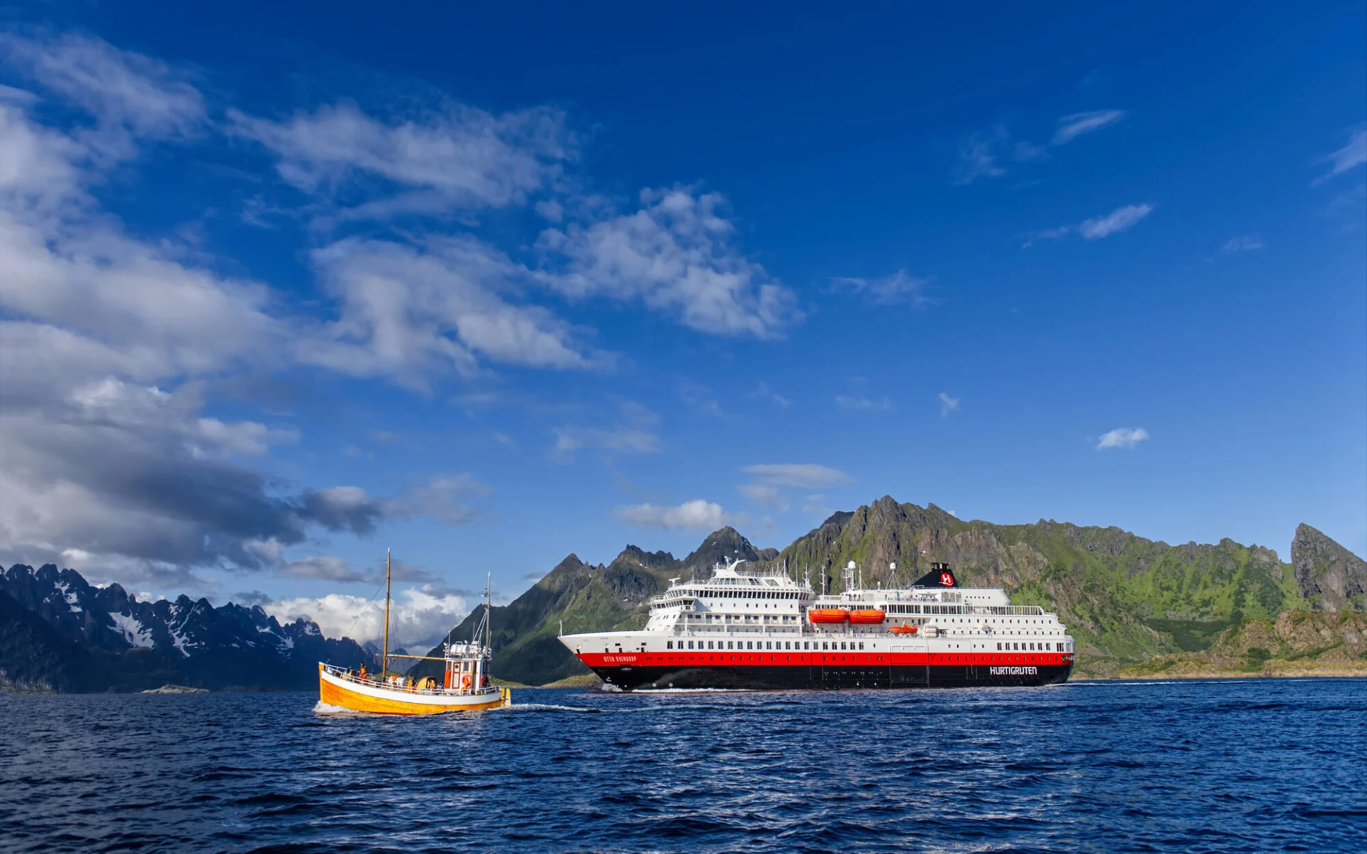 Die Nordkap-Linie ab Hamburg: MS-Otto-Sverdrup Photo_Agurtxane Concellon Hurtigruten Expeditions