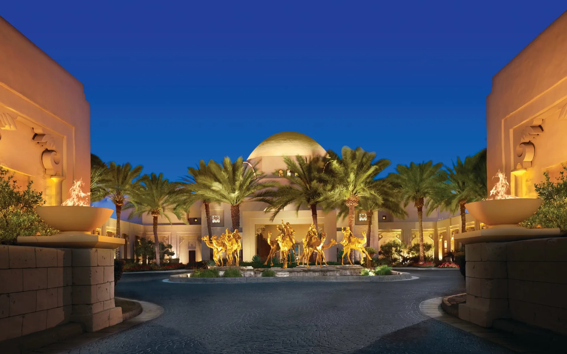 The Palace at One&Only Royal Mirage in Dubai: exterior: The Palace at One&Only Royal Mirage in Dubai: exterior: