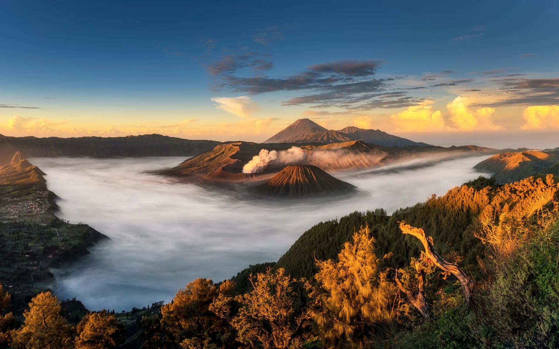 Java-Bali für Geniesser ab Yogyakarta: Java: Panorama view of Mount Bromo Java-Bali für Geniesser ab Yogyakarta: Java: Panorama view of Mount Bromo