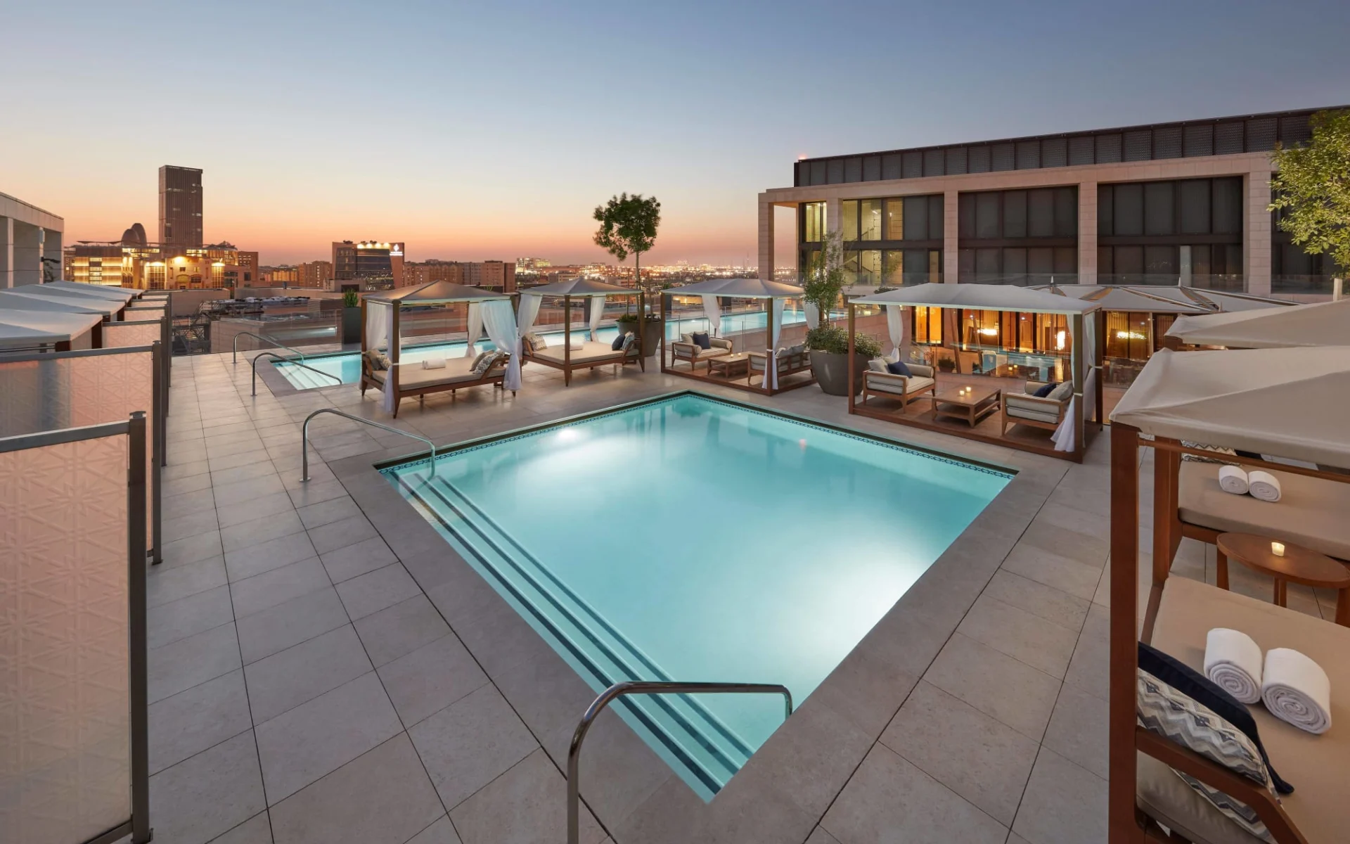 Mandarin Oriental Doha: pool: Mandarin Oriental Doha: pool: