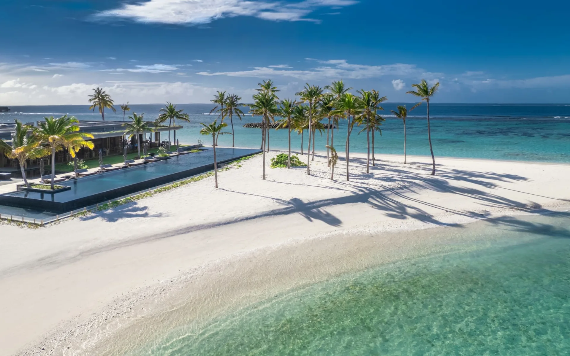 Alila Kothaifaru Maldives Resort in Raa-Atoll: pool: Alila Kothaifaru Maldives Resort in Raa-Atoll: pool: