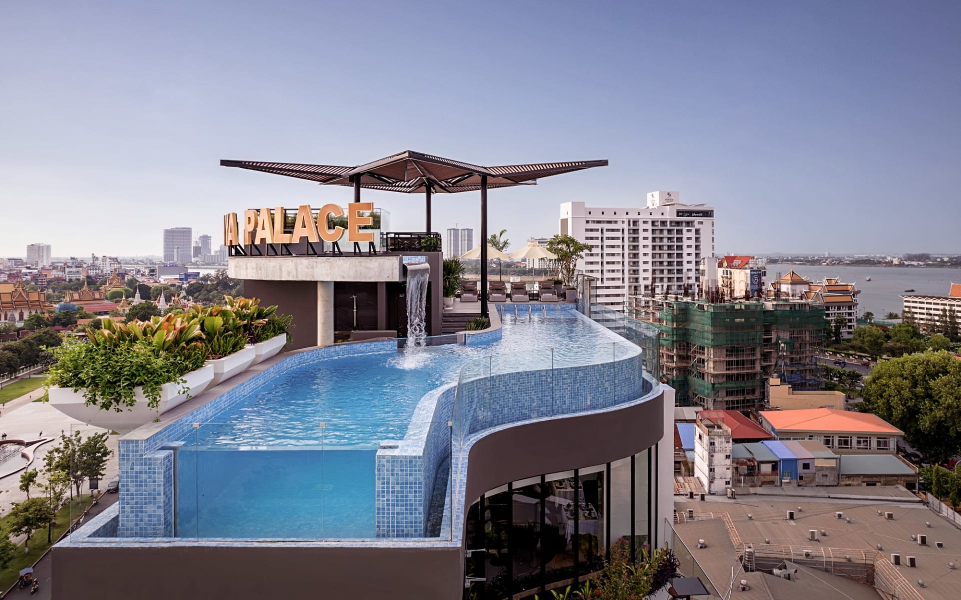 Chaiya Palace Hotel in Phnom Penh: Joulsy Infinity Pool Chaiya Palace Hotel in Phnom Penh: Joulsy Infinity Pool
