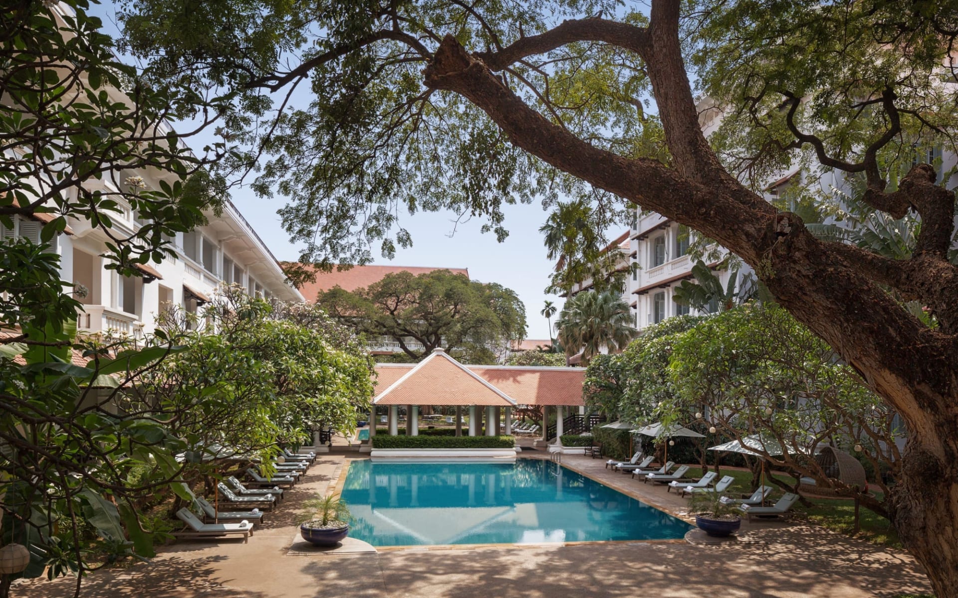 Raffles Hotel Le Royal in Phnom Penh: Pool Raffles Hotel Le Royal in Phnom Penh: Pool