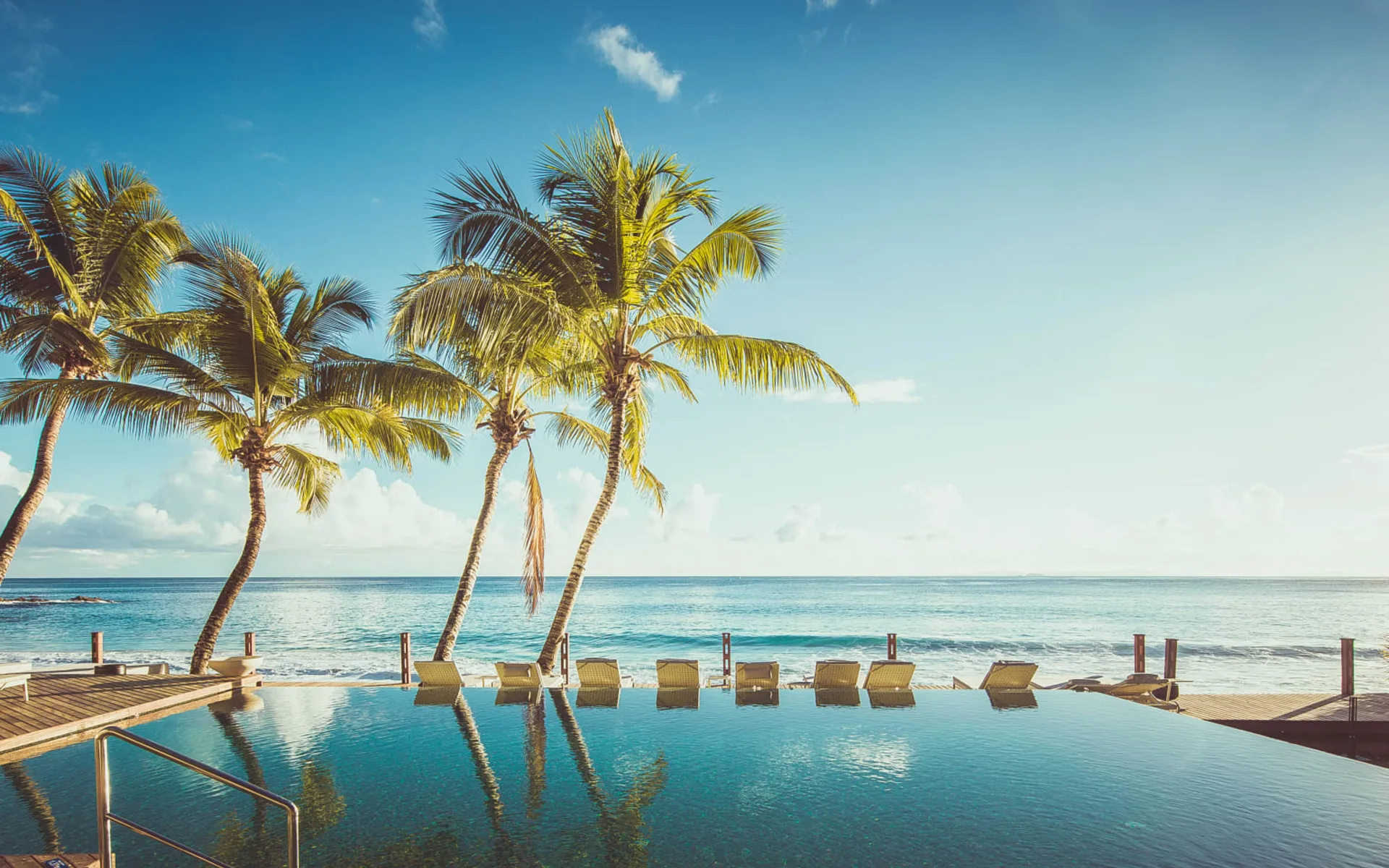 Carana Beach Hotel in Mahé: pool: 