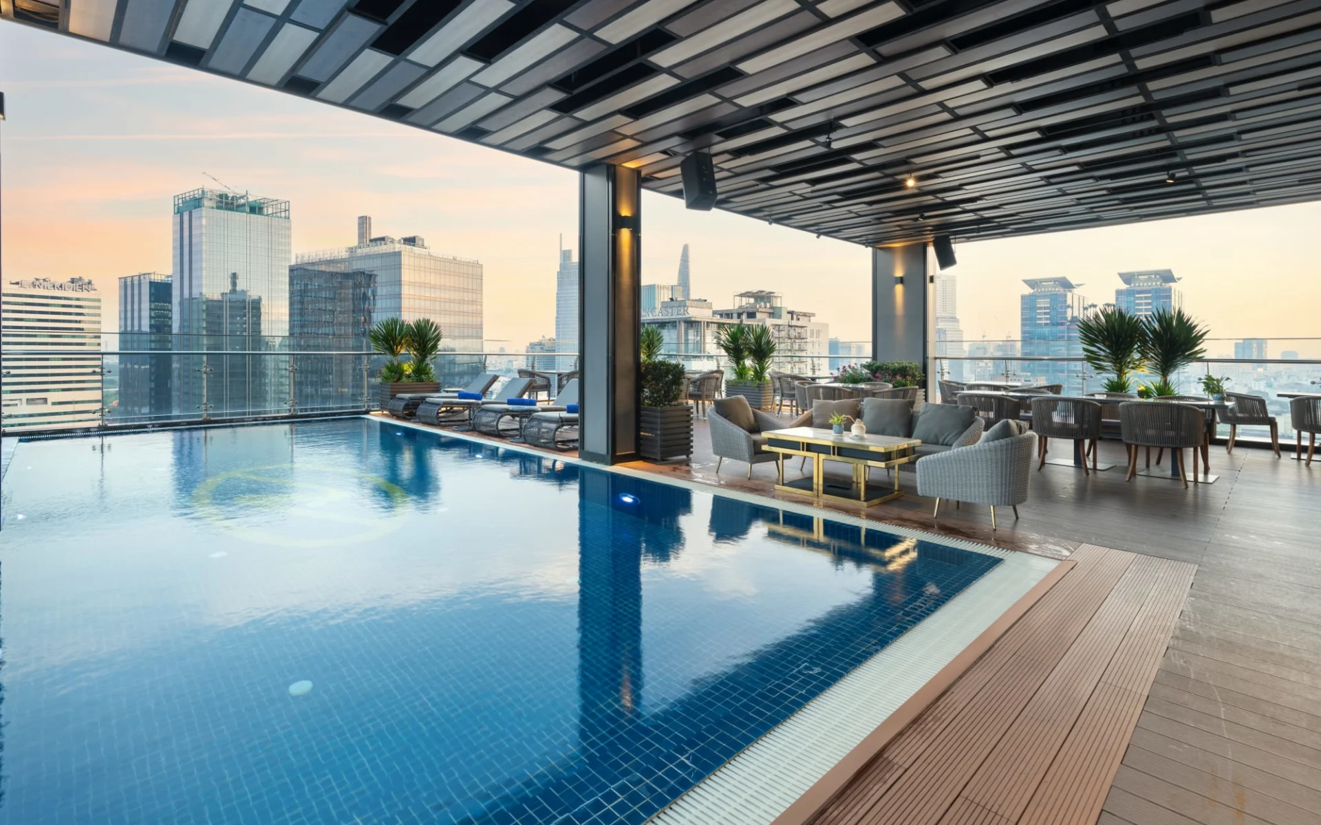 Northern Charm Hotel in Saigon: Rooftop Pool Northern Charm Hotel in Saigon: Rooftop Pool