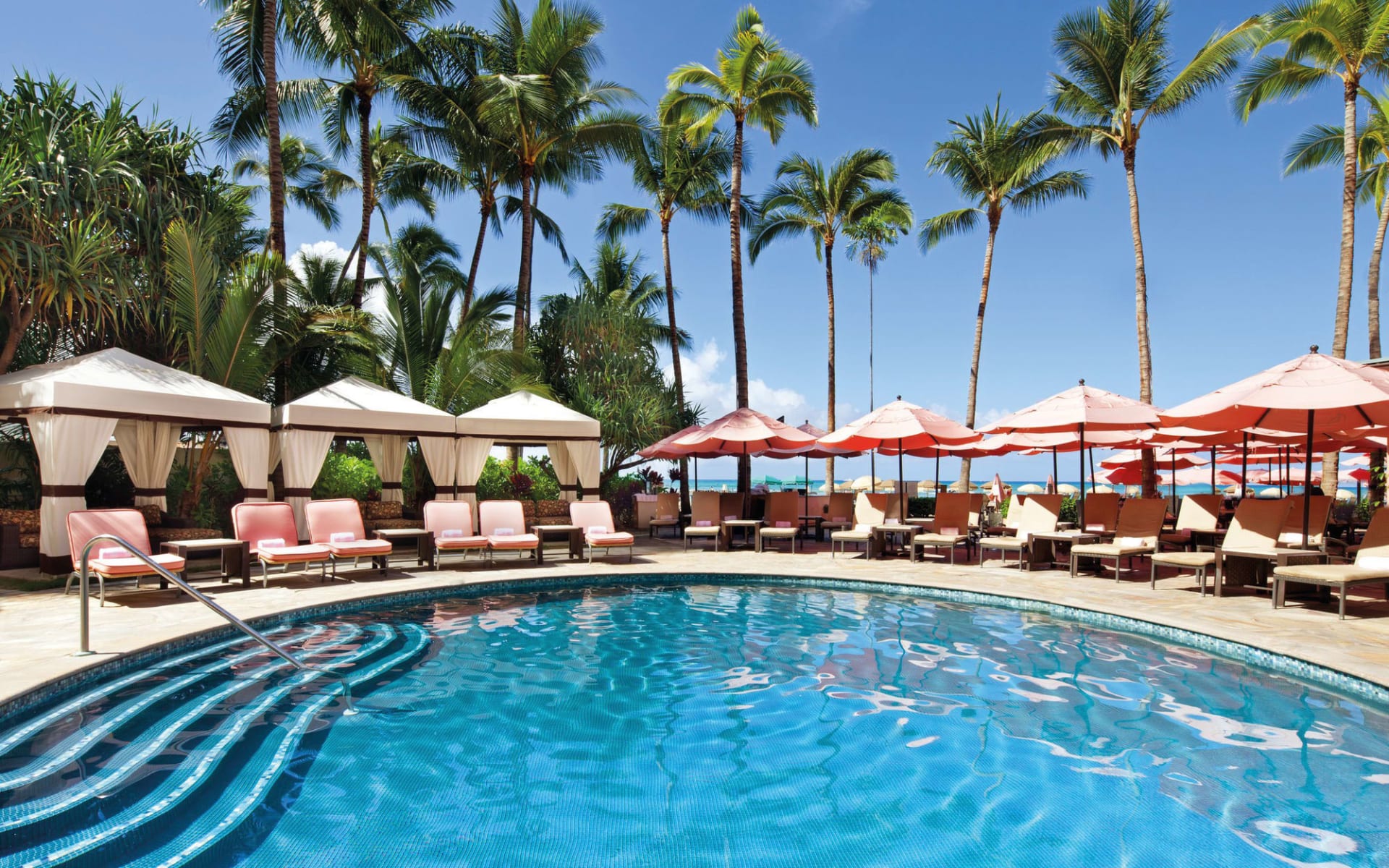 The Royal Hawaiian Resort in Honolulu: Royal Hawaiian - Swimmingpool The Royal Hawaiian Resort in Honolulu: Royal Hawaiian - Swimmingpool