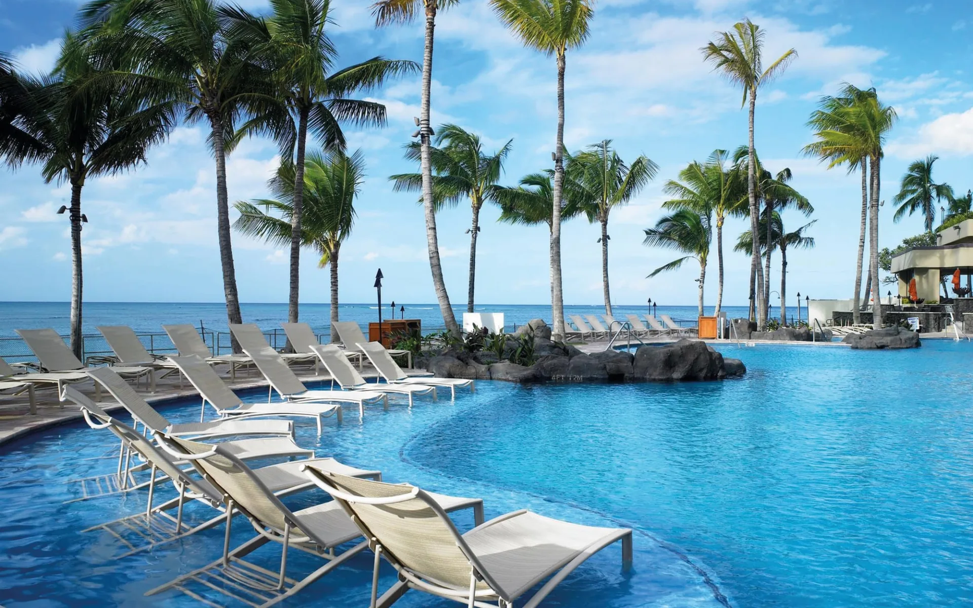 Sheraton Waikiki in Honolulu: Sheraton Waikiki - Poollandschaft Sheraton Waikiki in Honolulu: Sheraton Waikiki - Poollandschaft