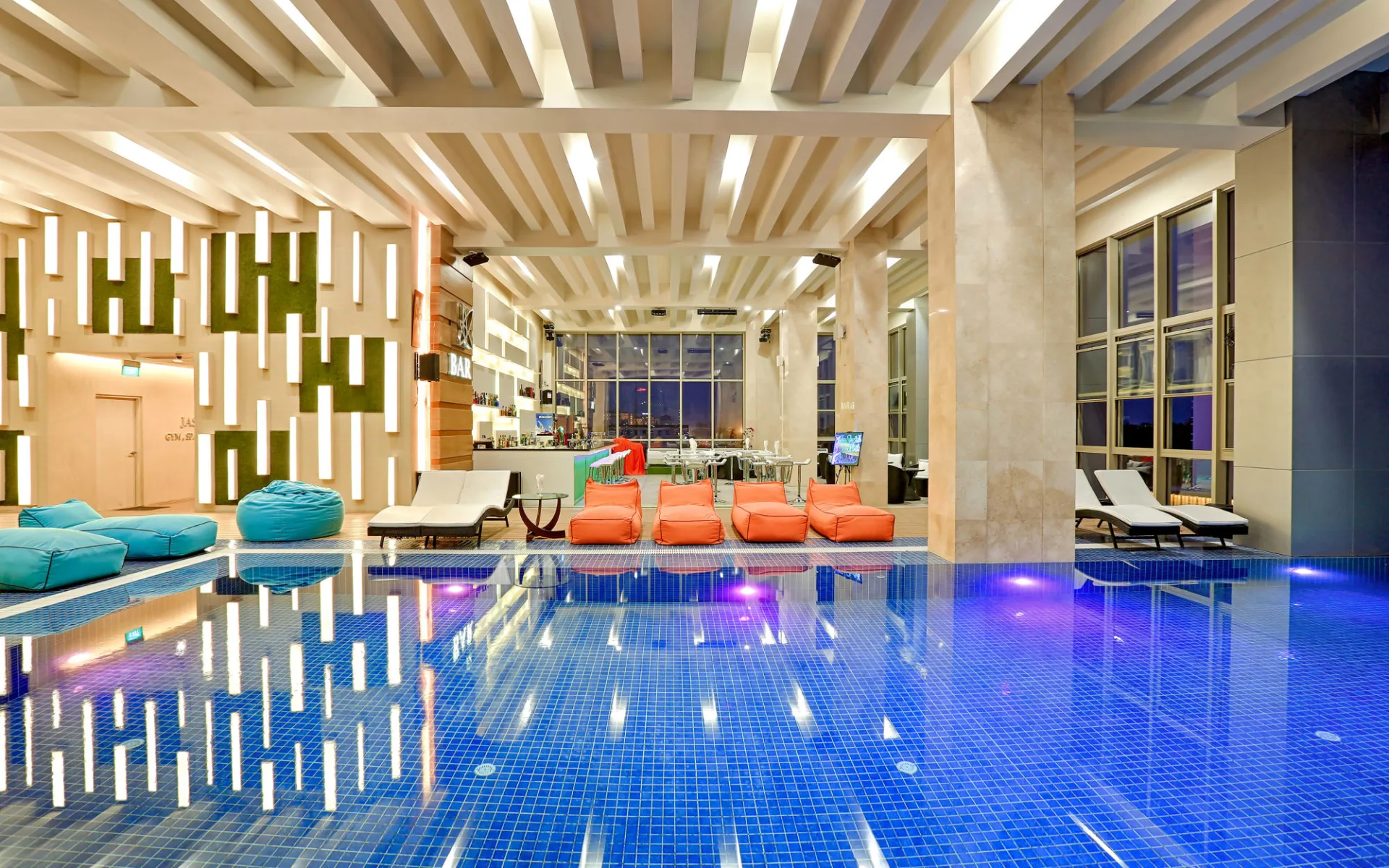 Jasmine Palace in Yangon:  Swimming Pool