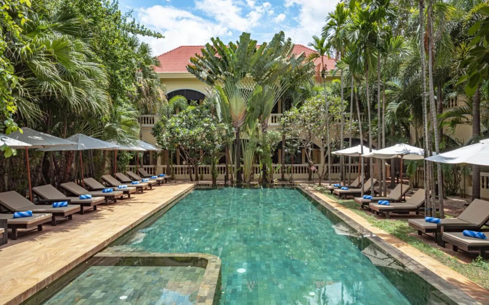 Pavillon d'Orient in Siem Reap: Swimming pool day time Pavillon d'Orient in Siem Reap: Swimming pool day time