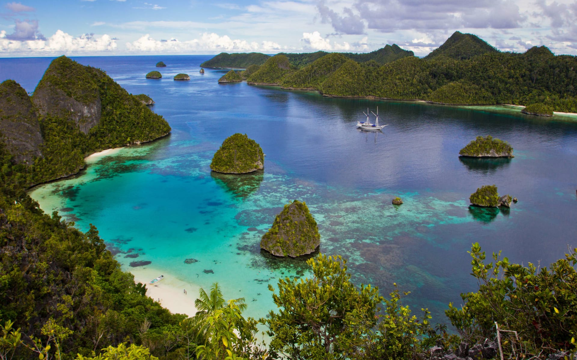 Kreuzfahrt im Inselparadies Raja Ampat ab Sorong: Raja Ampat Kreuzfahrt im Inselparadies Raja Ampat ab Sorong: Raja Ampat
