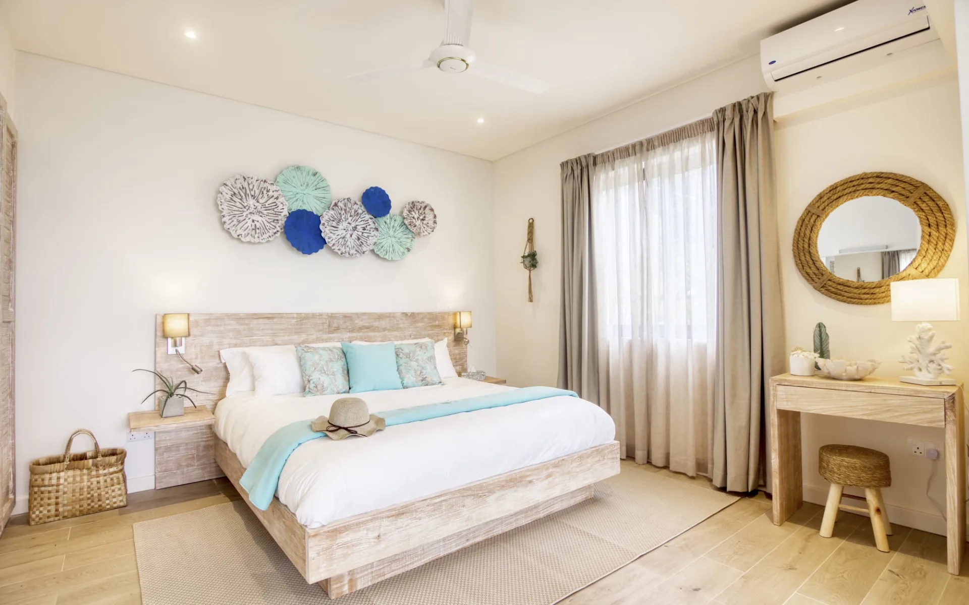 Pineapple Beach Villas in Mahé:  Bedroom(1)