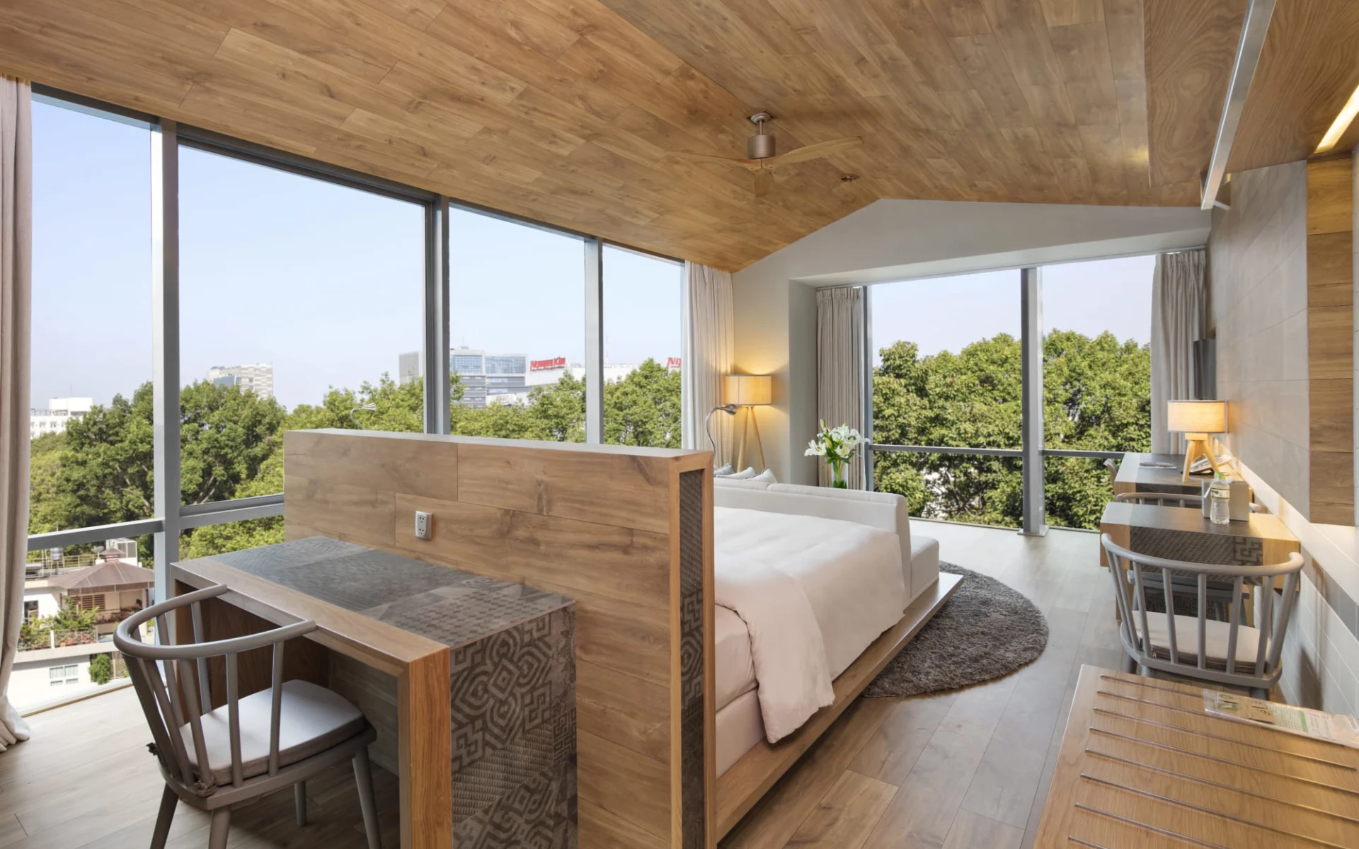 Fusion Suites Saigon: Corner Suite Fusion Suites Saigon: Corner Suite