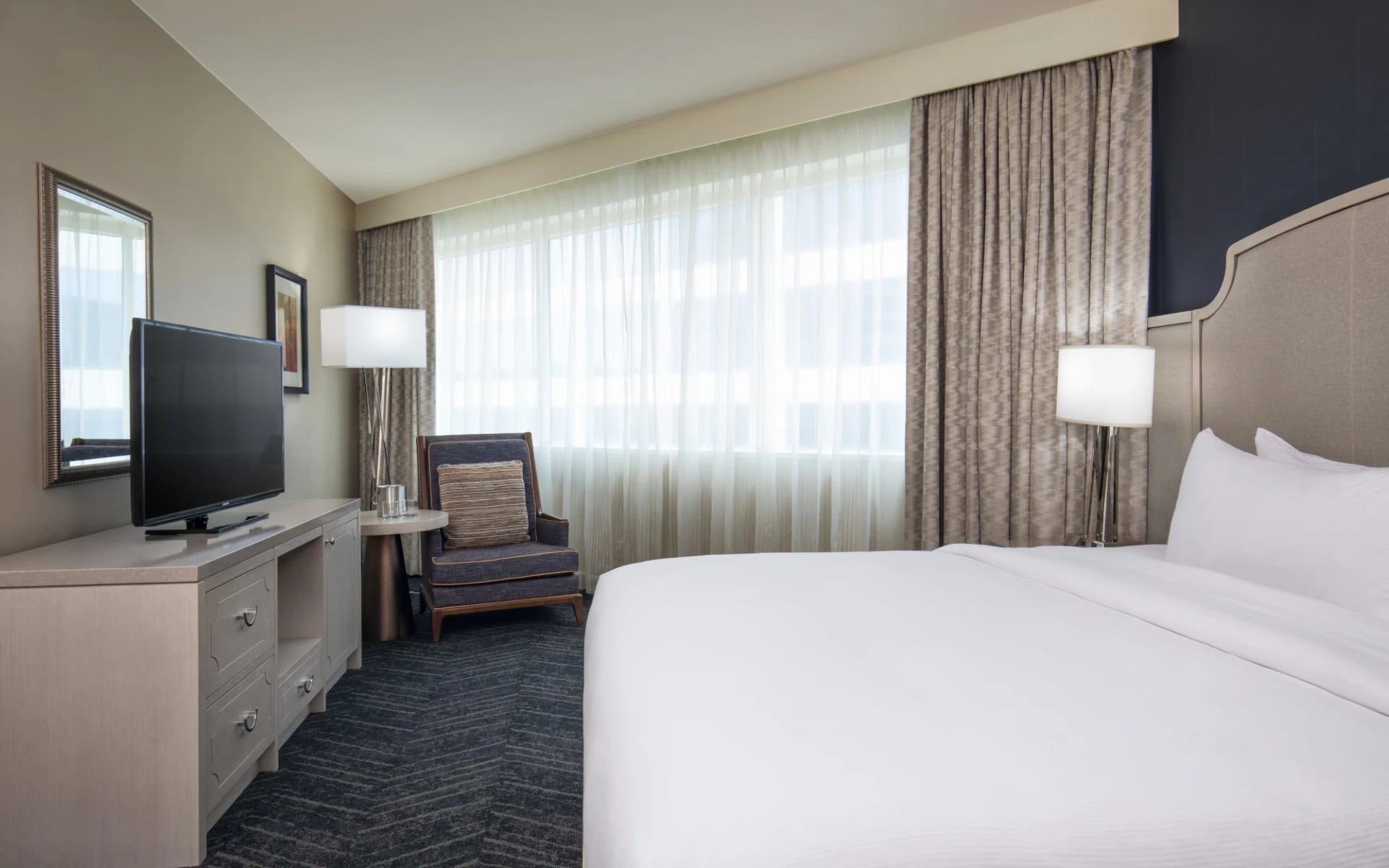 DoubleTree by Hilton Hotel Nashville Downtown:  Doubletree Nashville - King room