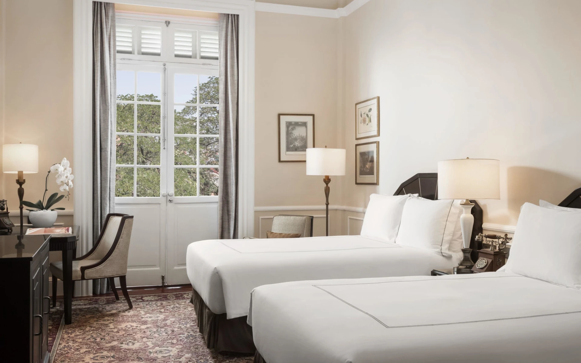 Raffles Hotel Le Royal in Phnom Penh: Landmark | Twin Raffles Hotel Le Royal in Phnom Penh: Landmark | Twin
